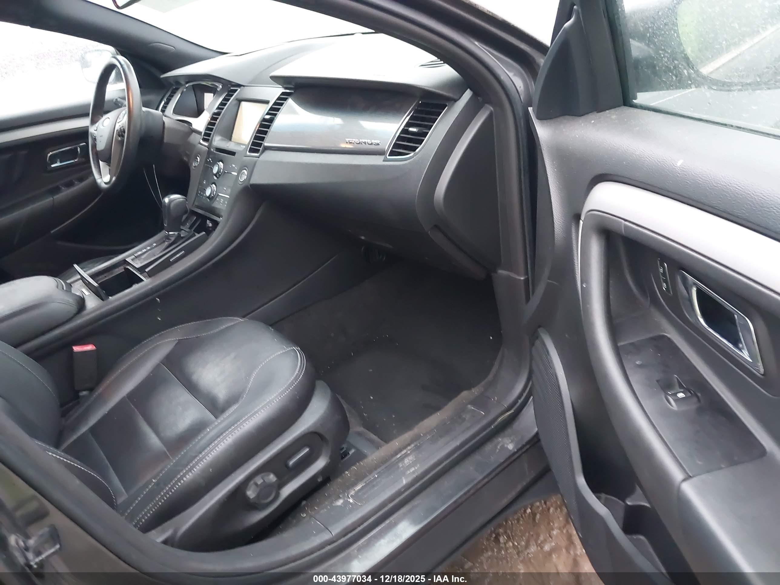 FORD TAURUS image 5