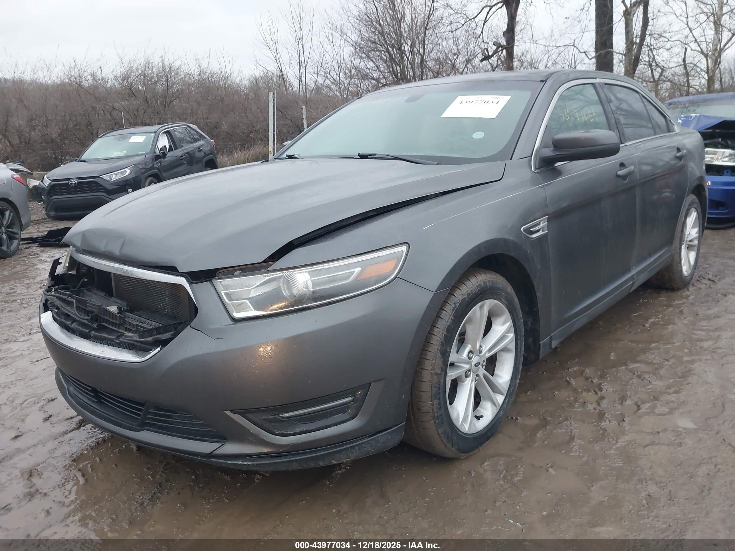 FORD TAURUS image 6