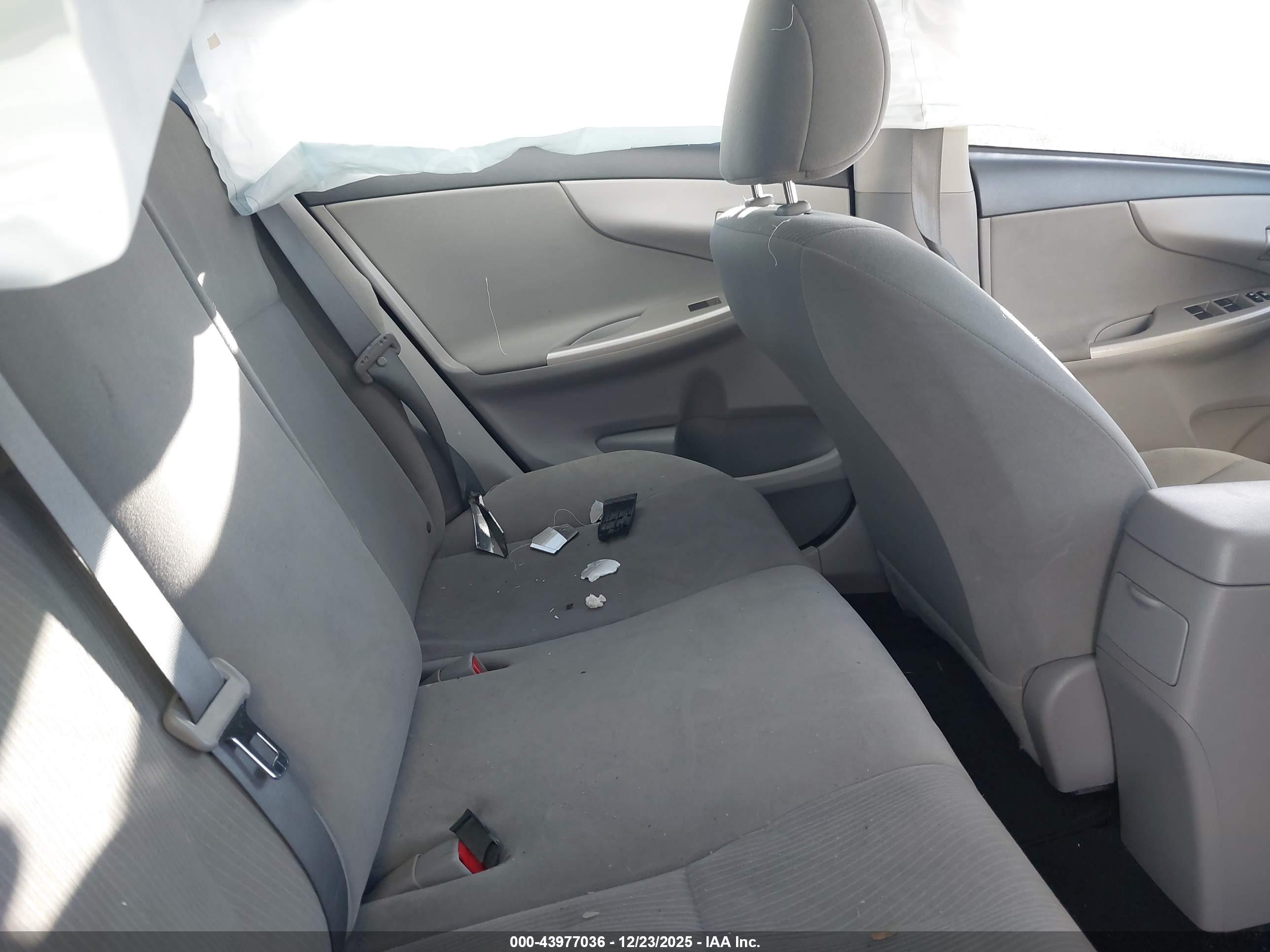 TOYOTA COROLLA image 8
