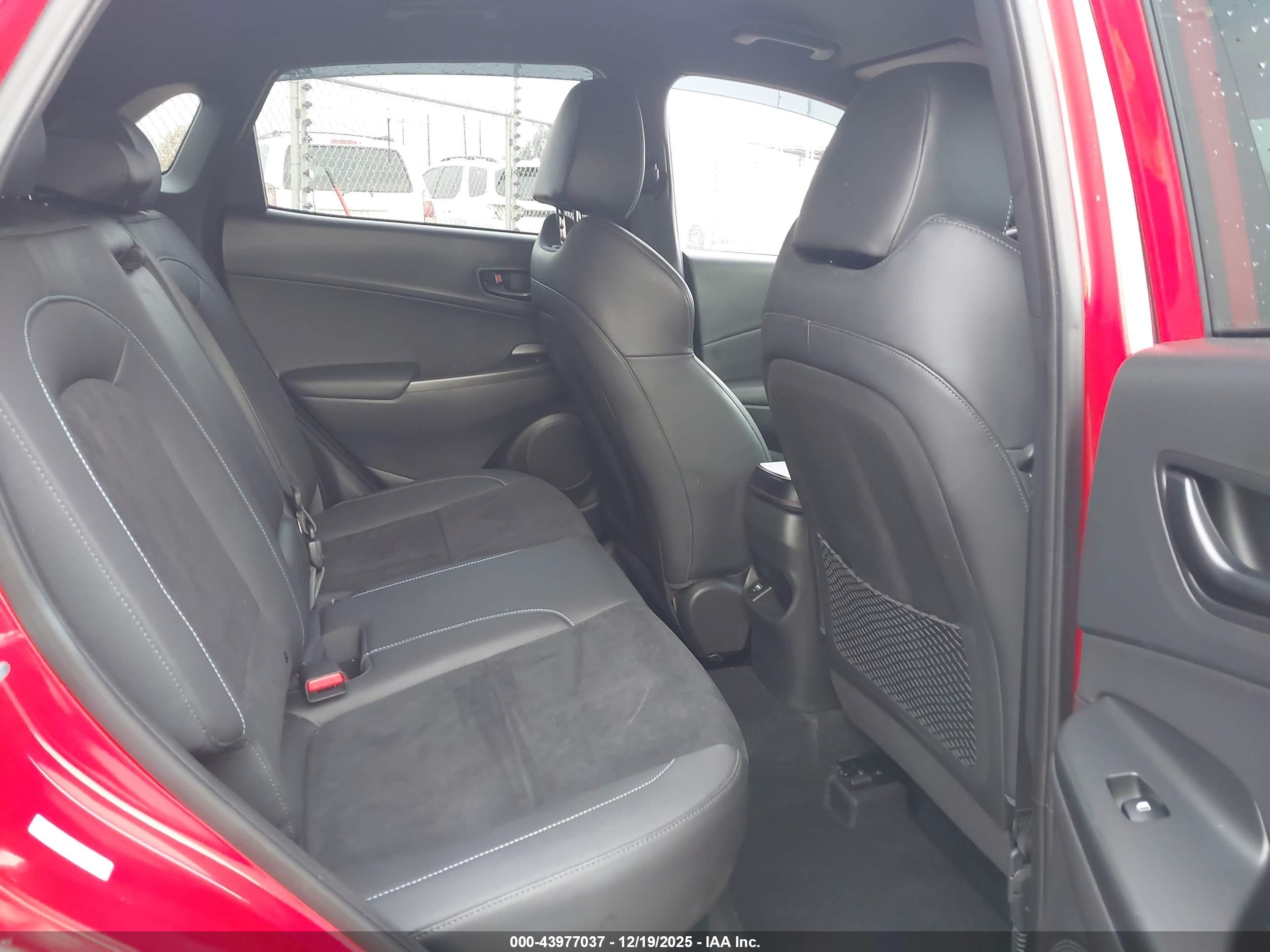 HYUNDAI KONA image 8