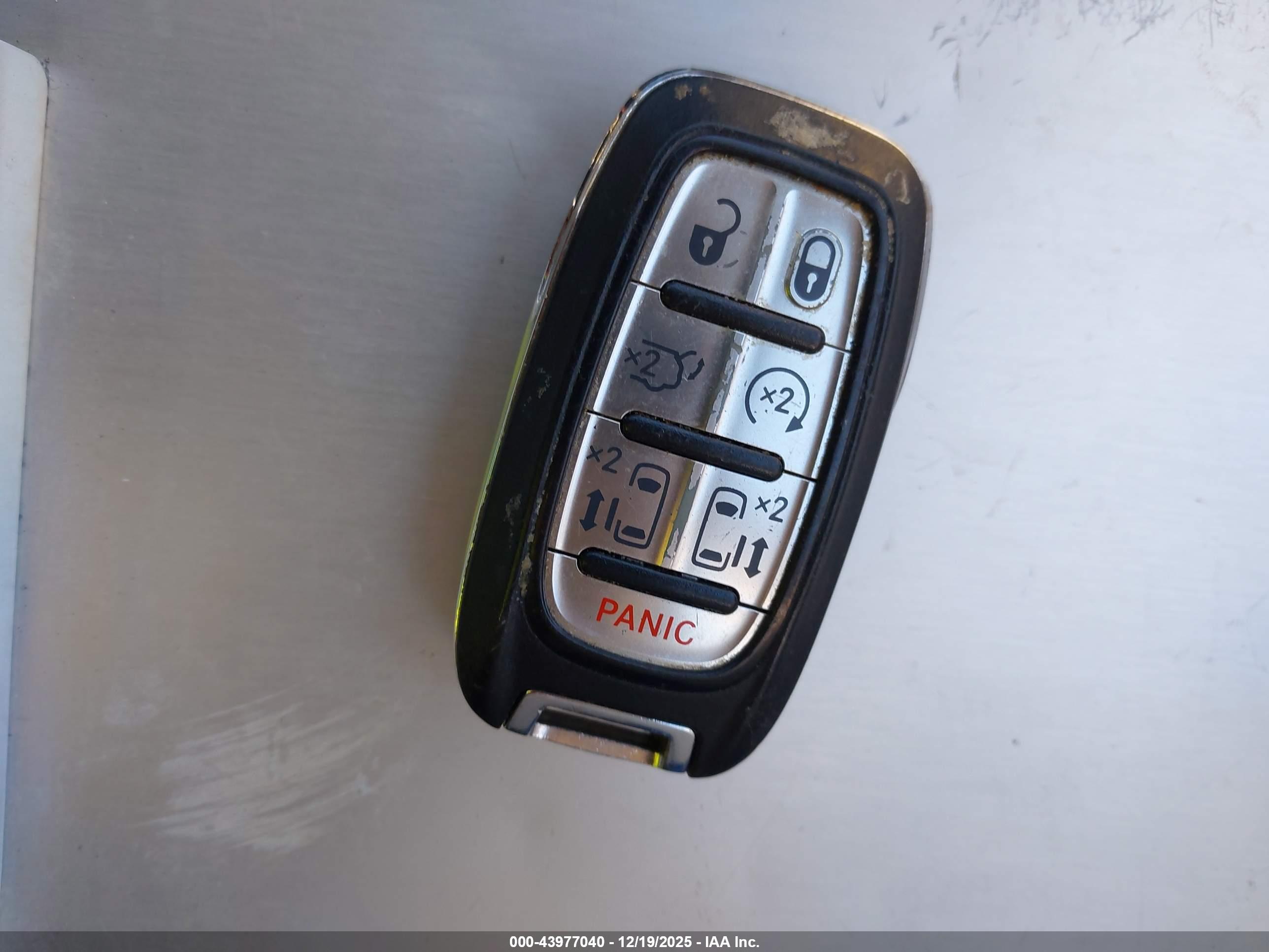 CHRYSLER PACIFICA image 11