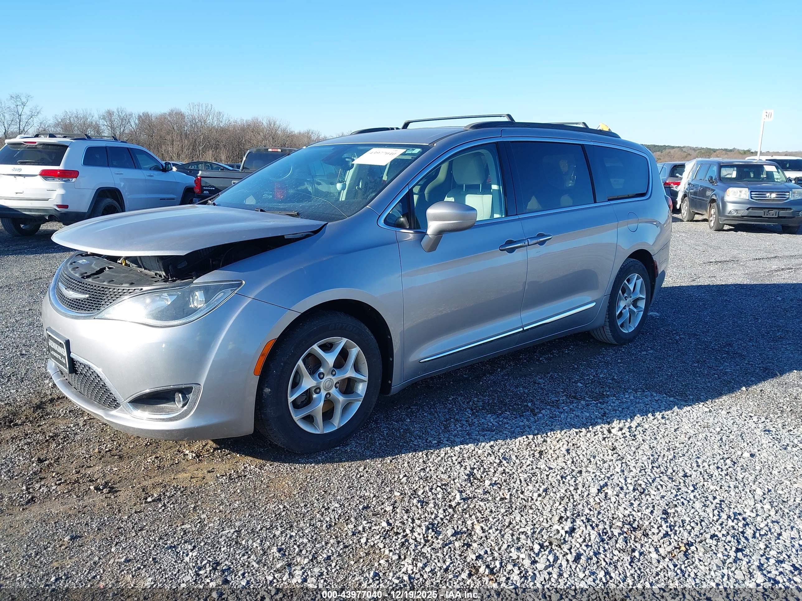 CHRYSLER PACIFICA image 2