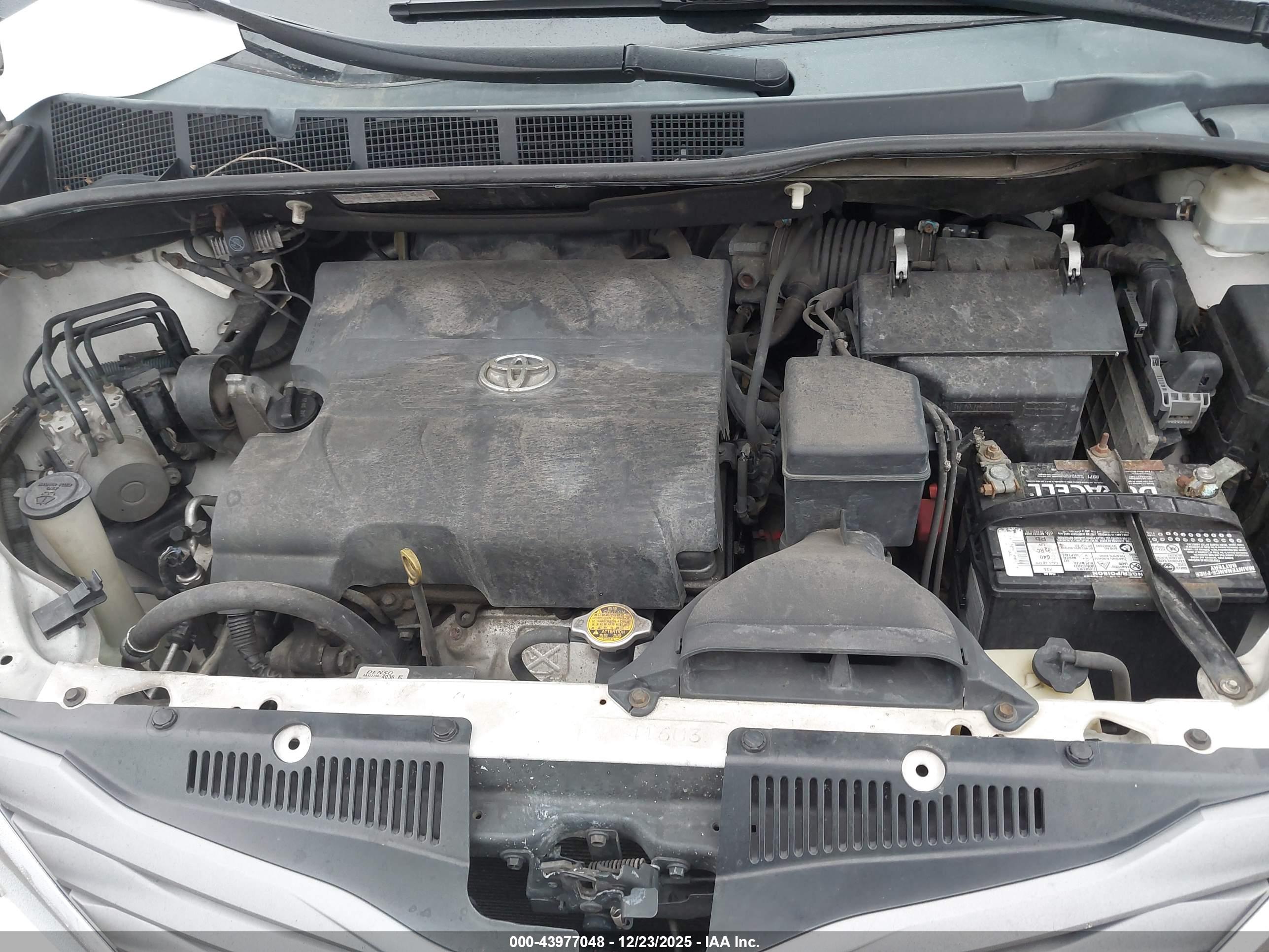 TOYOTA SIENNA image 10
