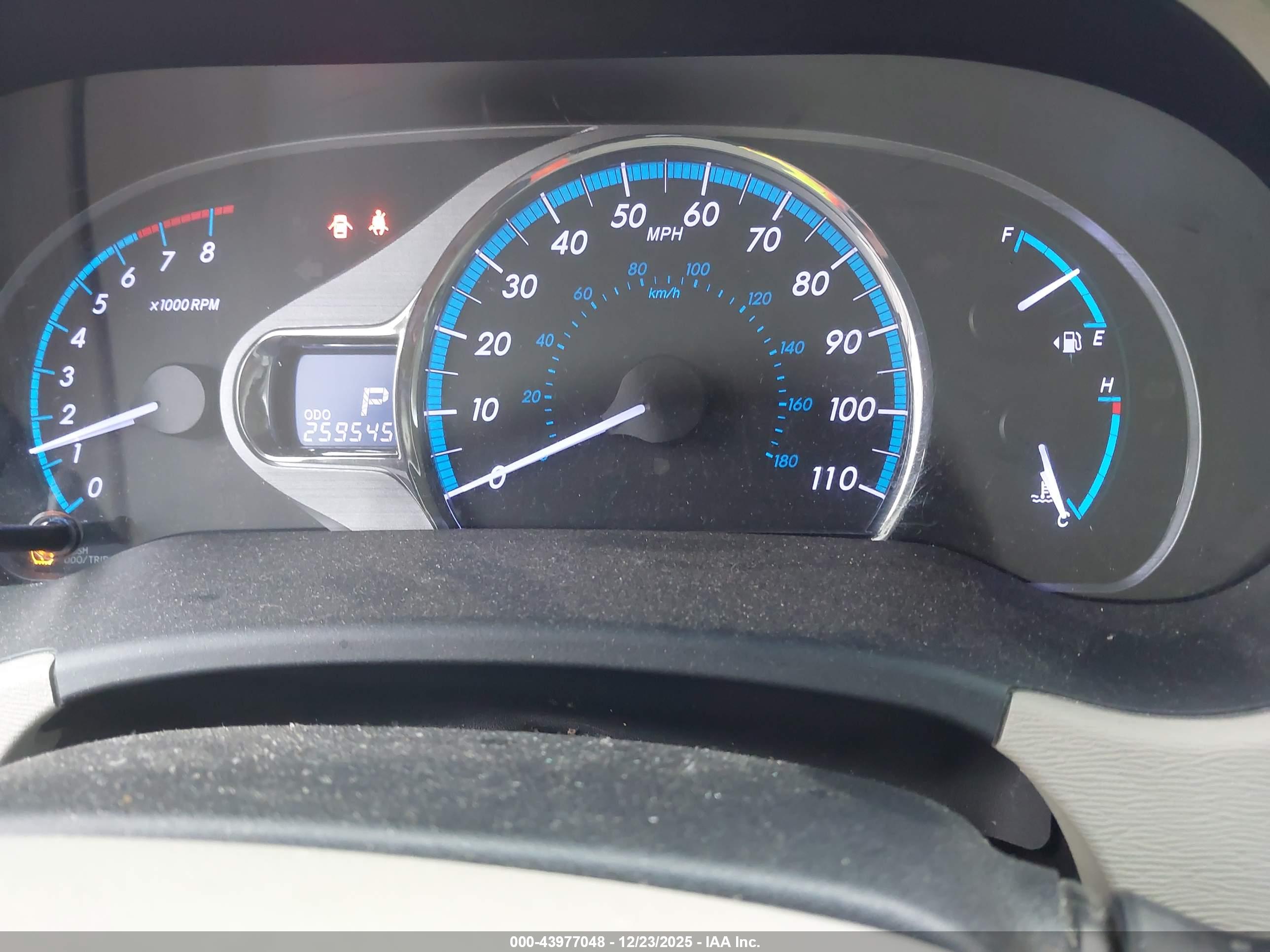 TOYOTA SIENNA image 7