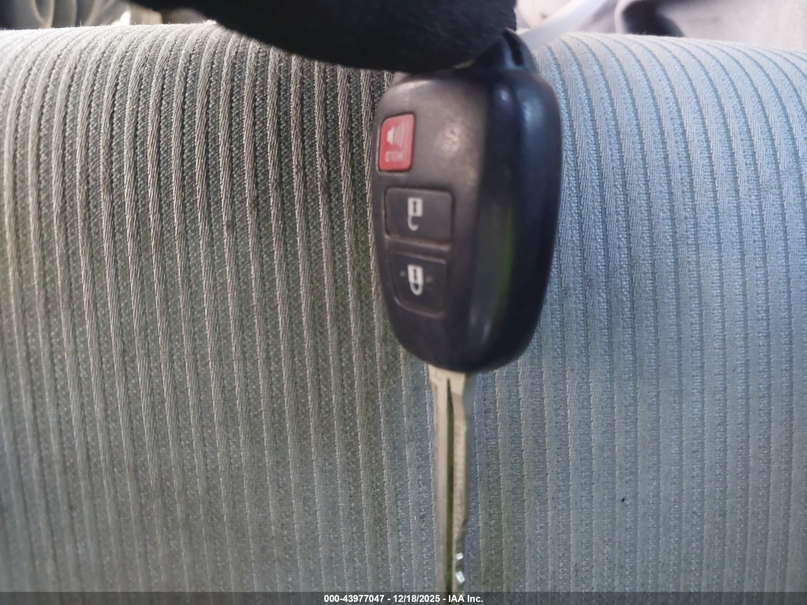 TOYOTA PRIUS image 11