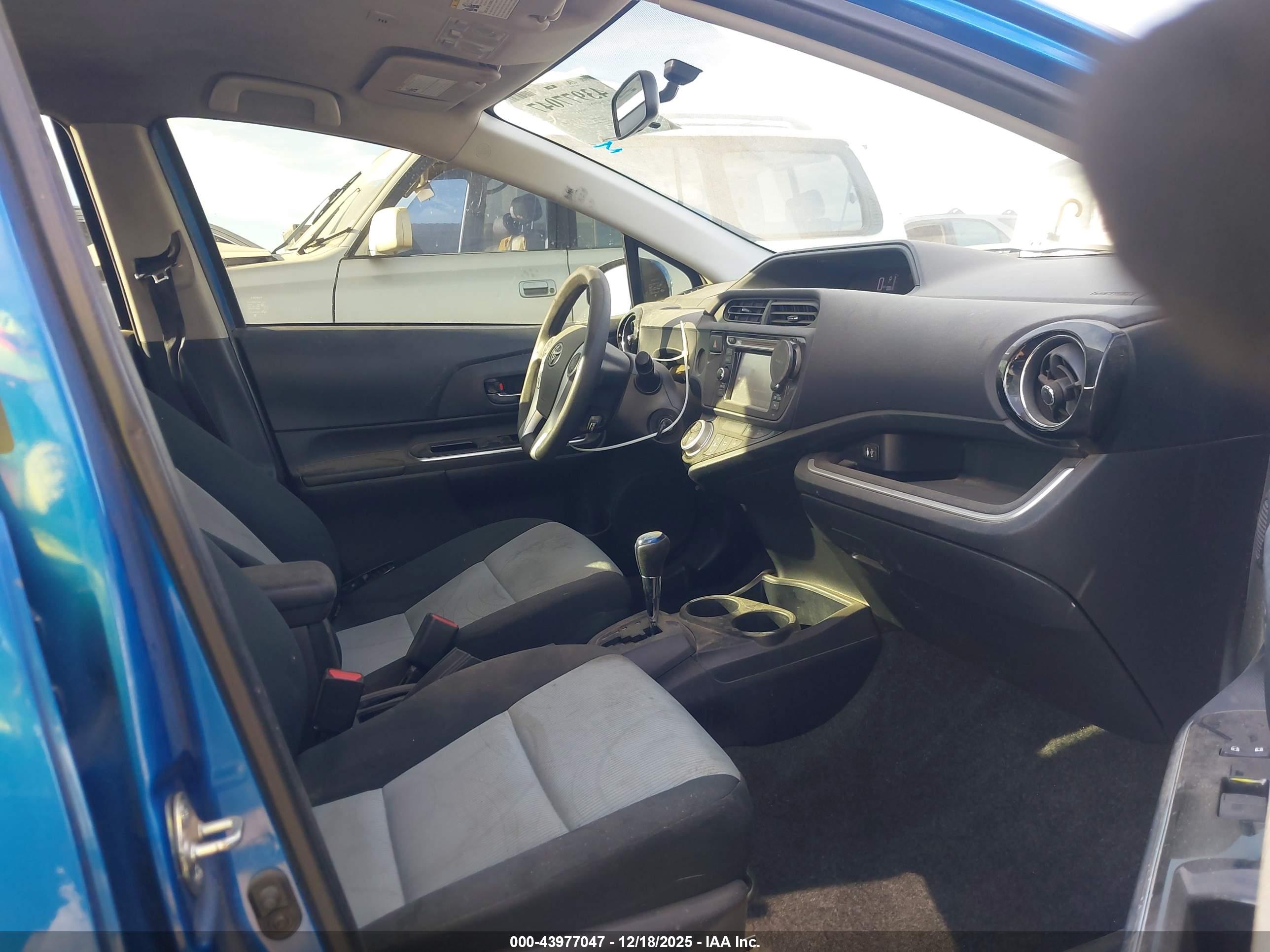 TOYOTA PRIUS image 5