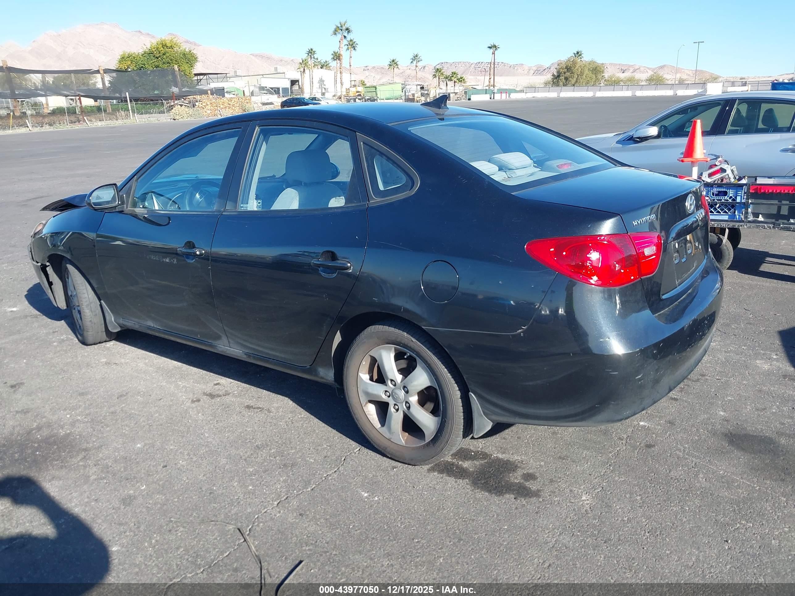 HYUNDAI ELANTRA image 3