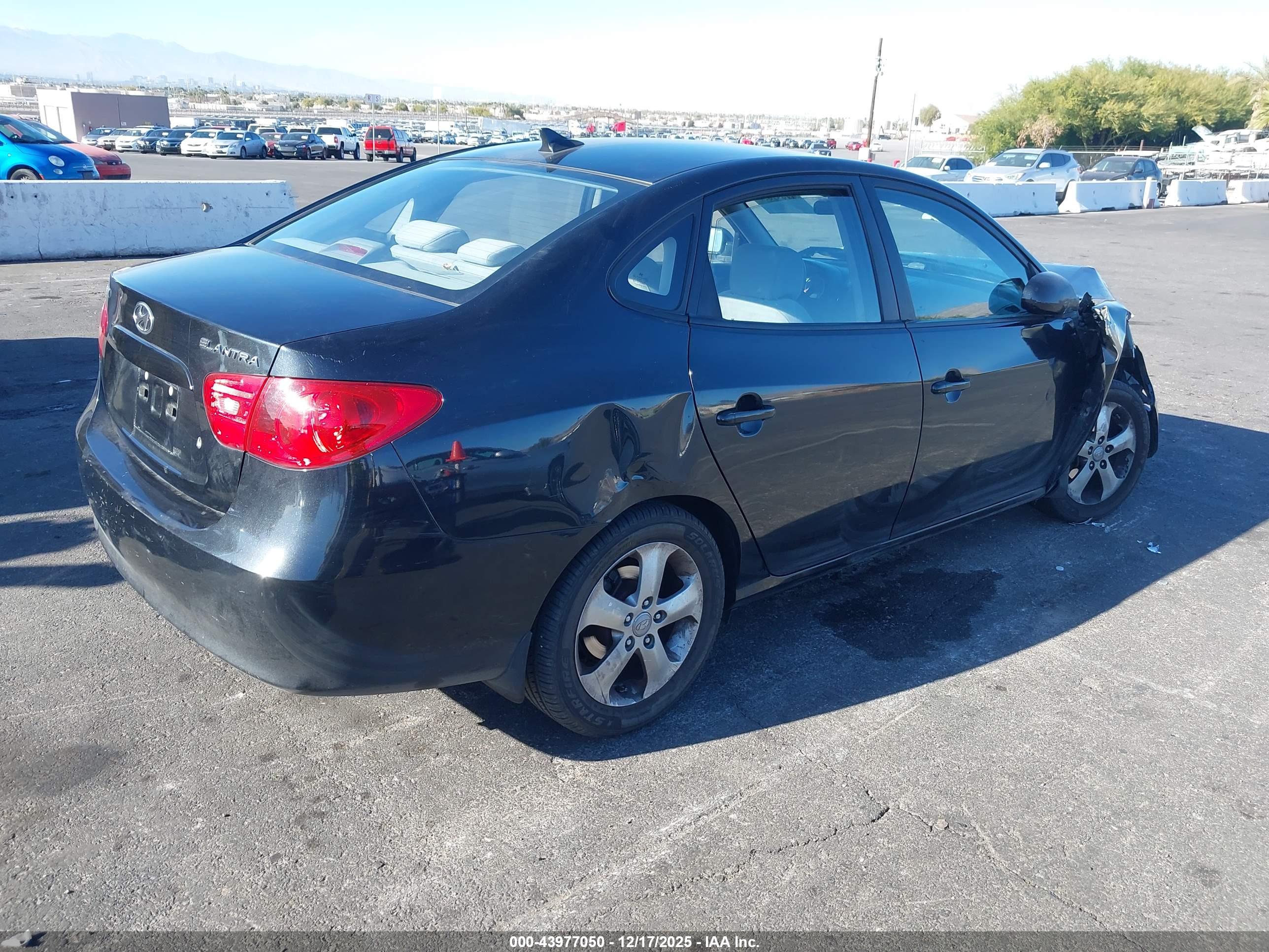 HYUNDAI ELANTRA image 4