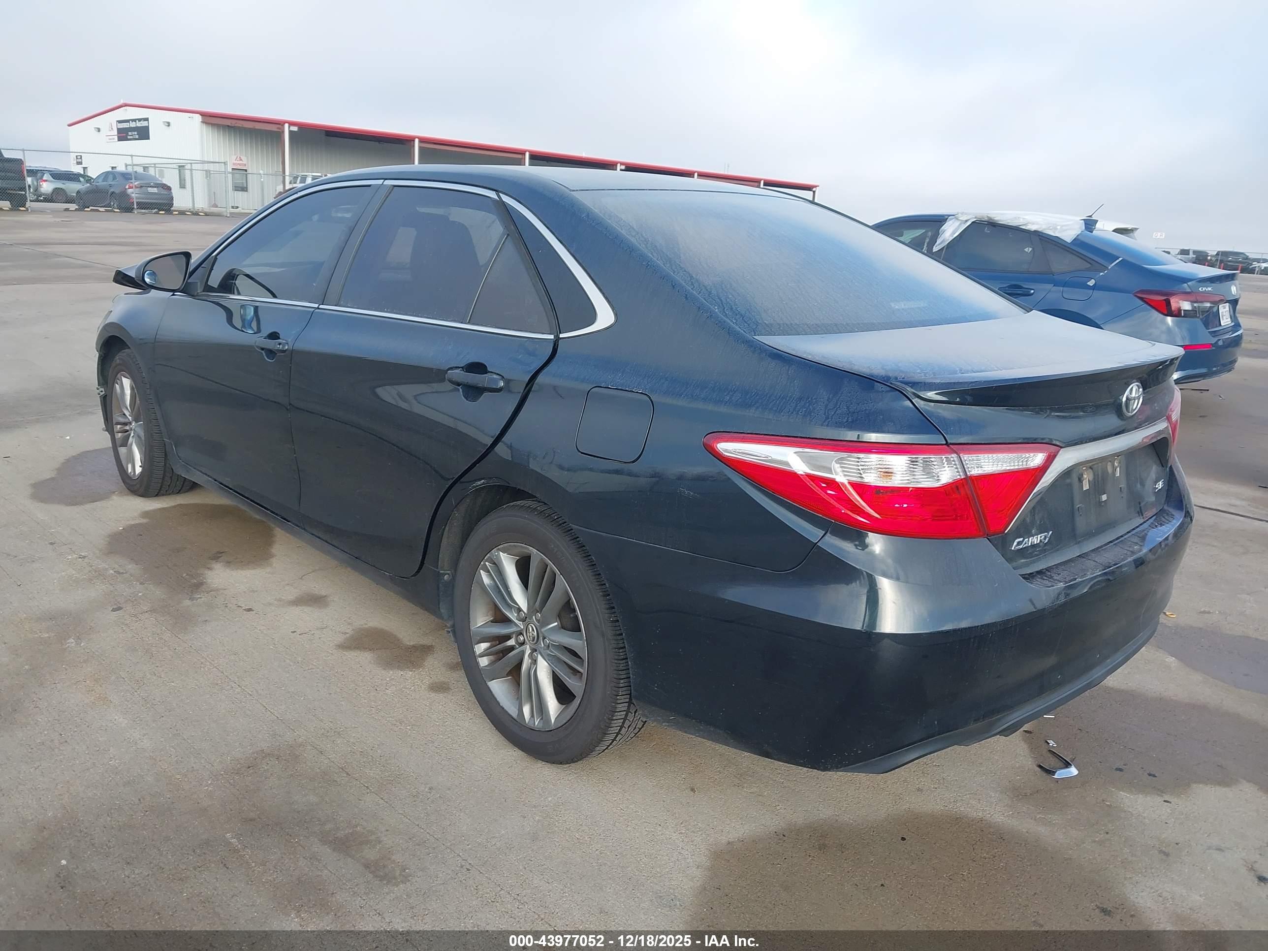 TOYOTA CAMRY image 3