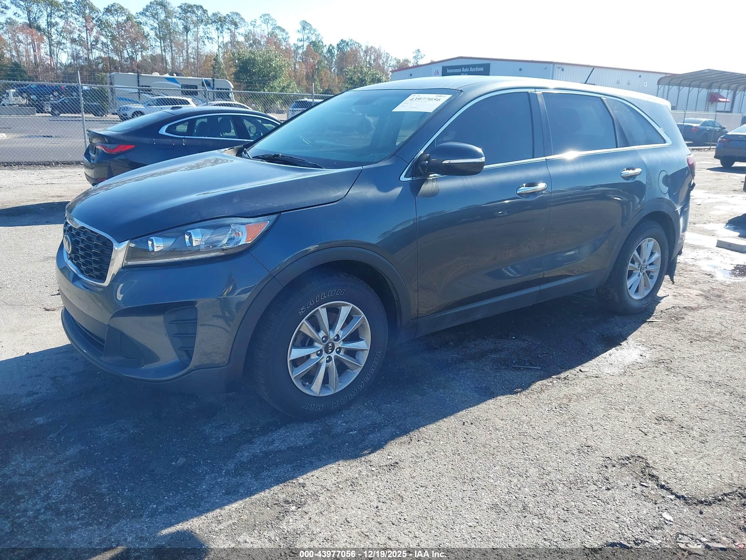 KIA SORENTO image 2
