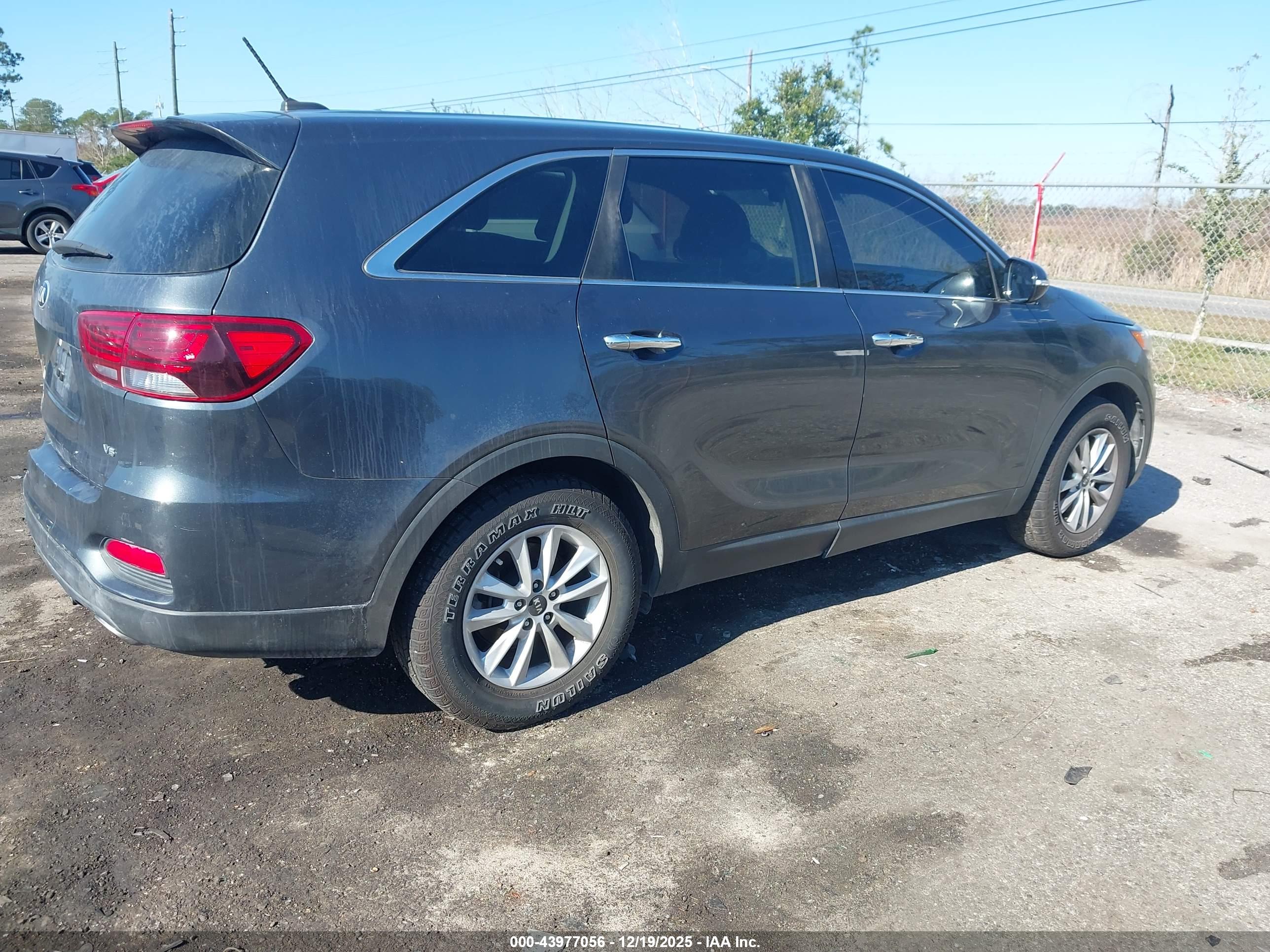 KIA SORENTO image 4