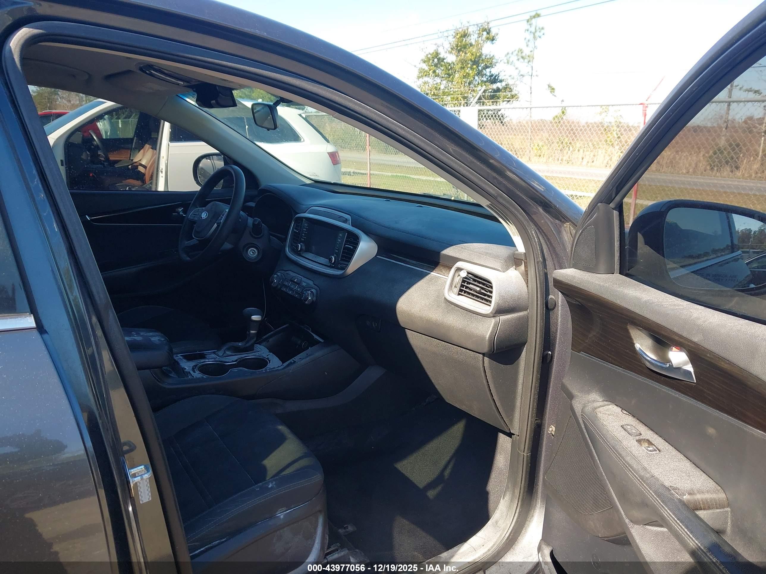 KIA SORENTO image 5