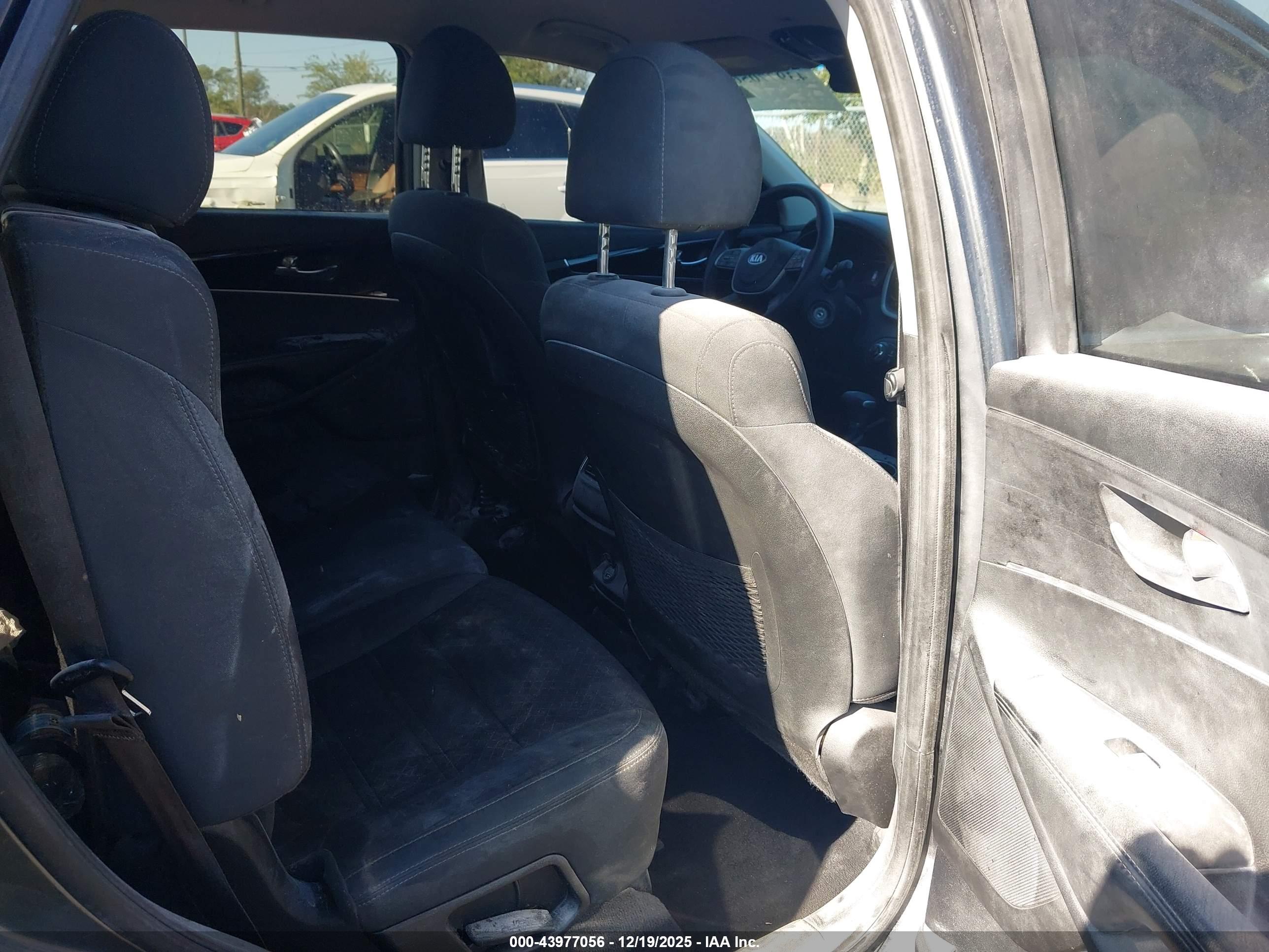 KIA SORENTO image 8