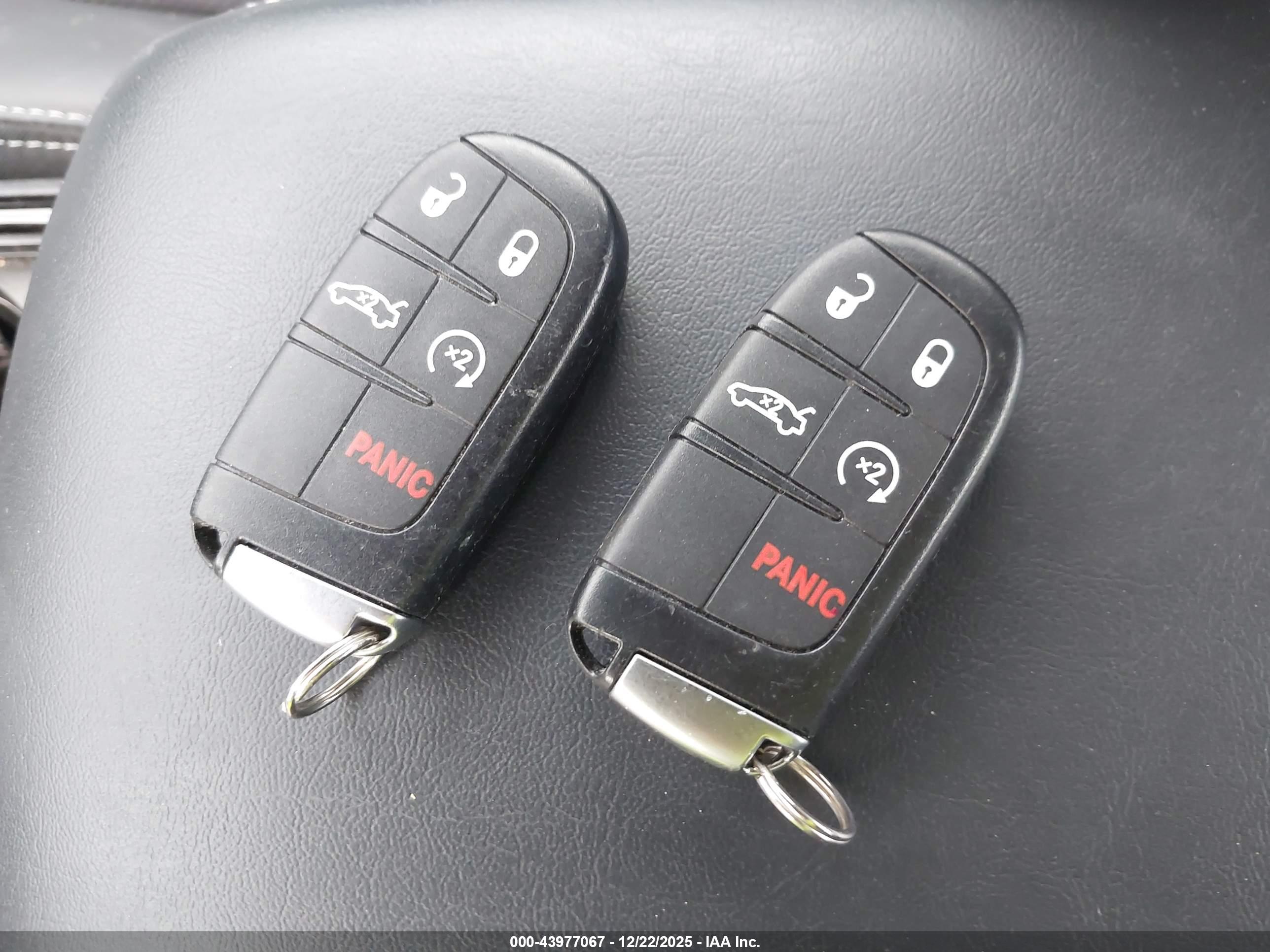 CHRYSLER 300 image 11