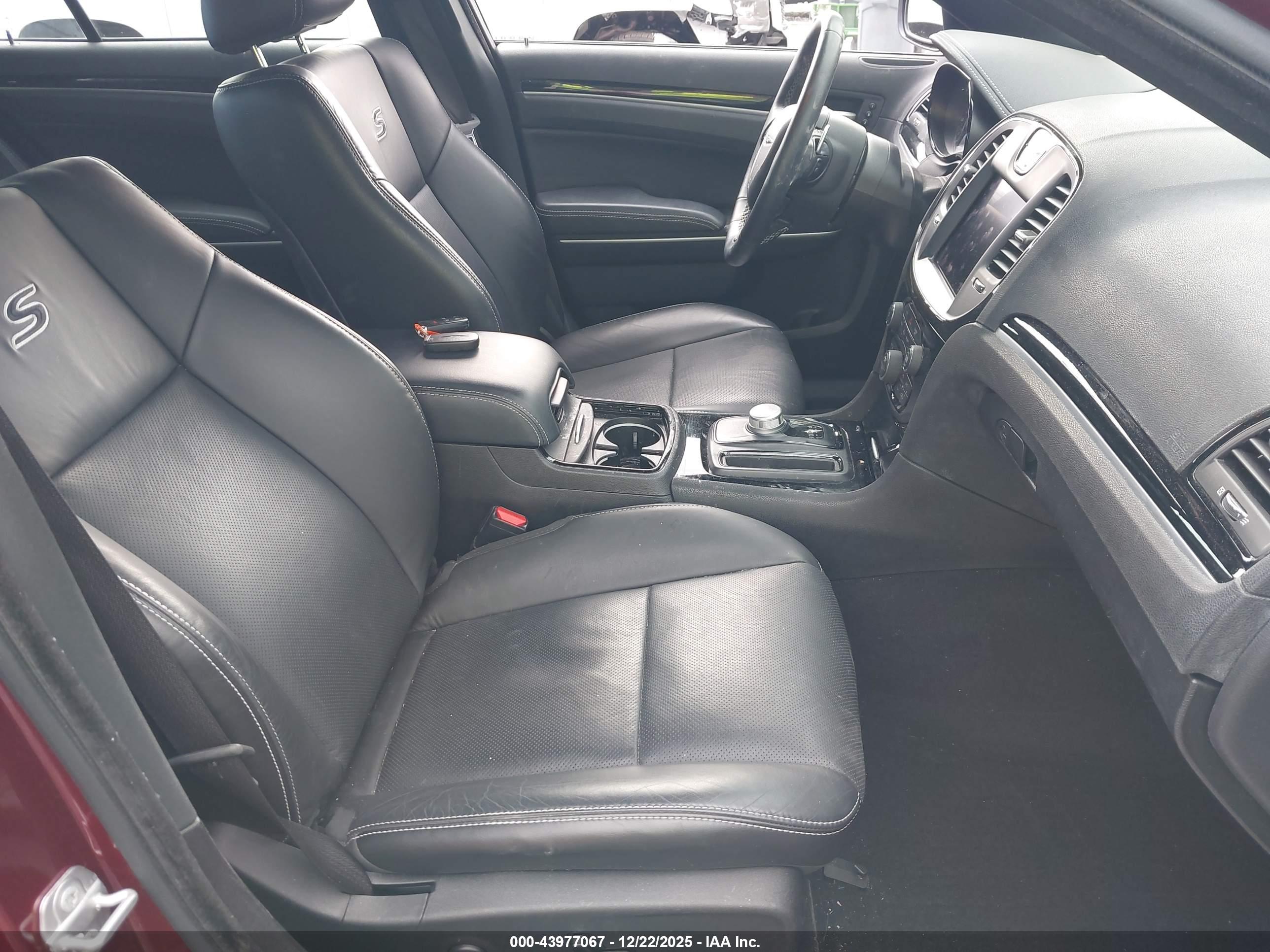 CHRYSLER 300 image 5