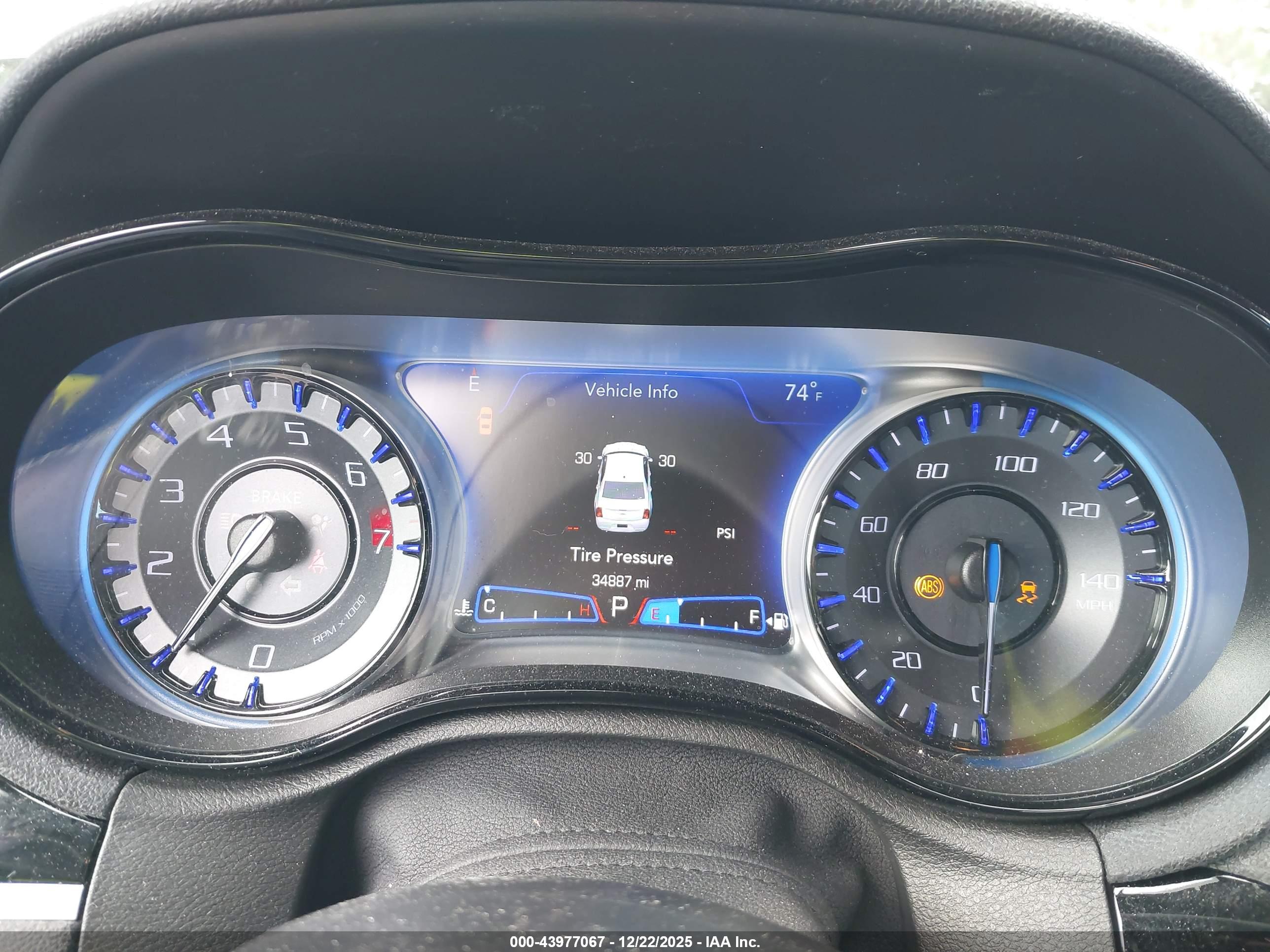 CHRYSLER 300 image 7
