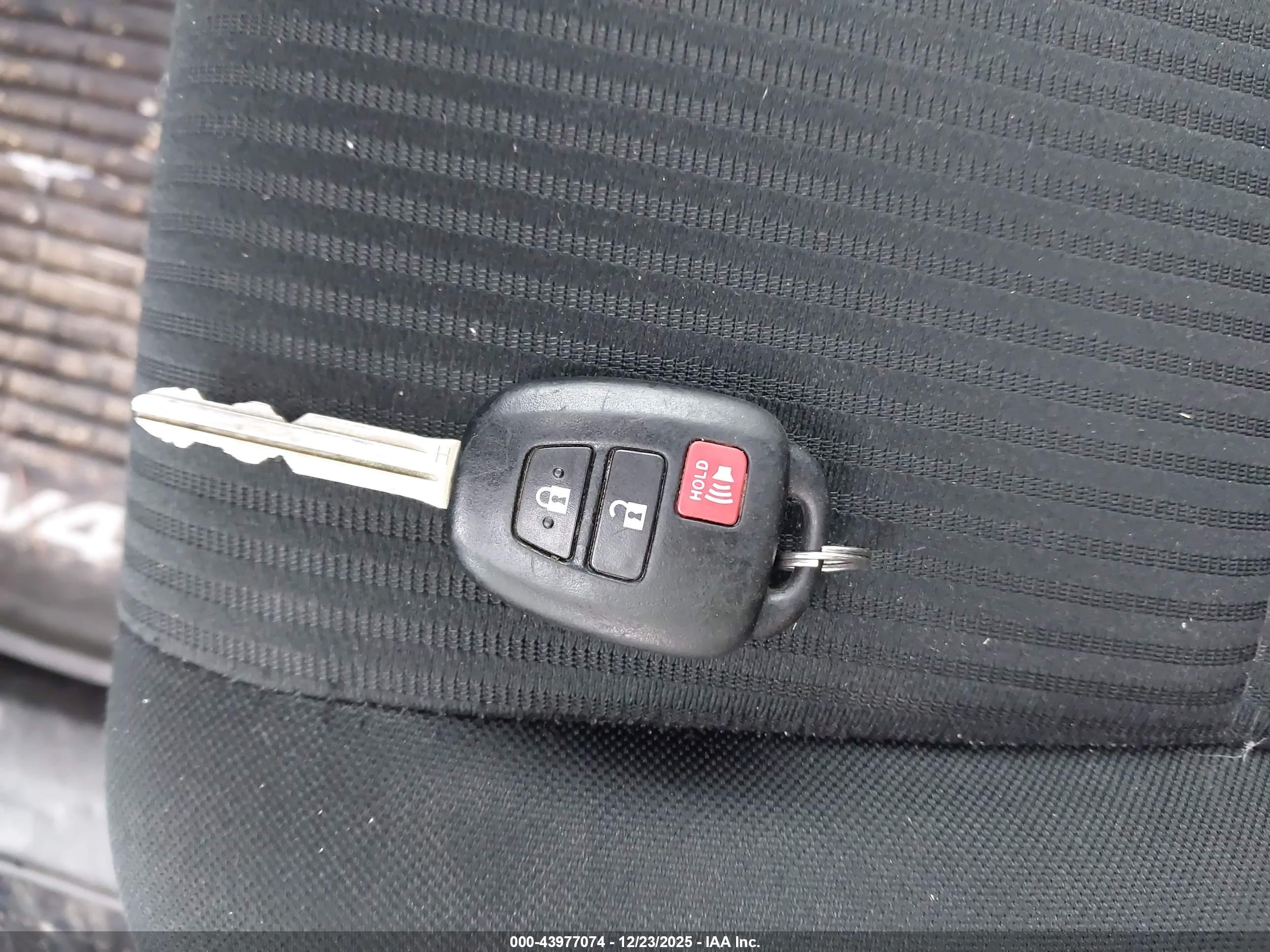 TOYOTA RAV4 image 11