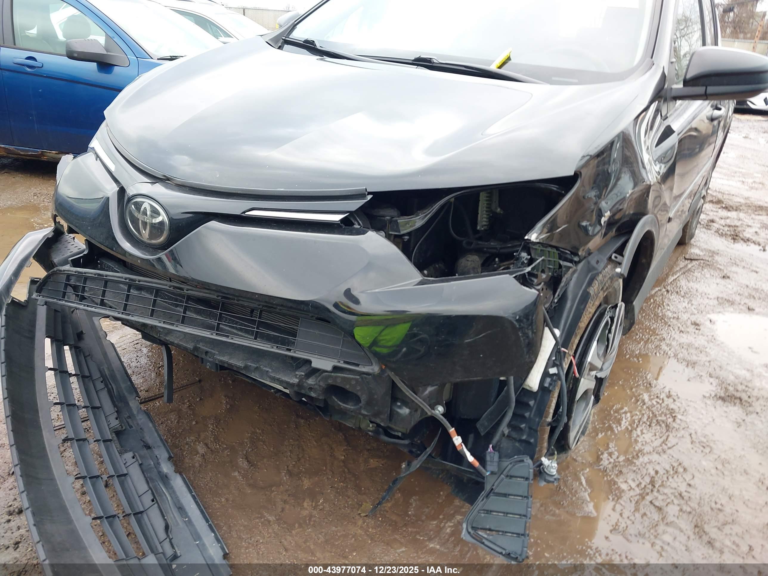 TOYOTA RAV4 image 6