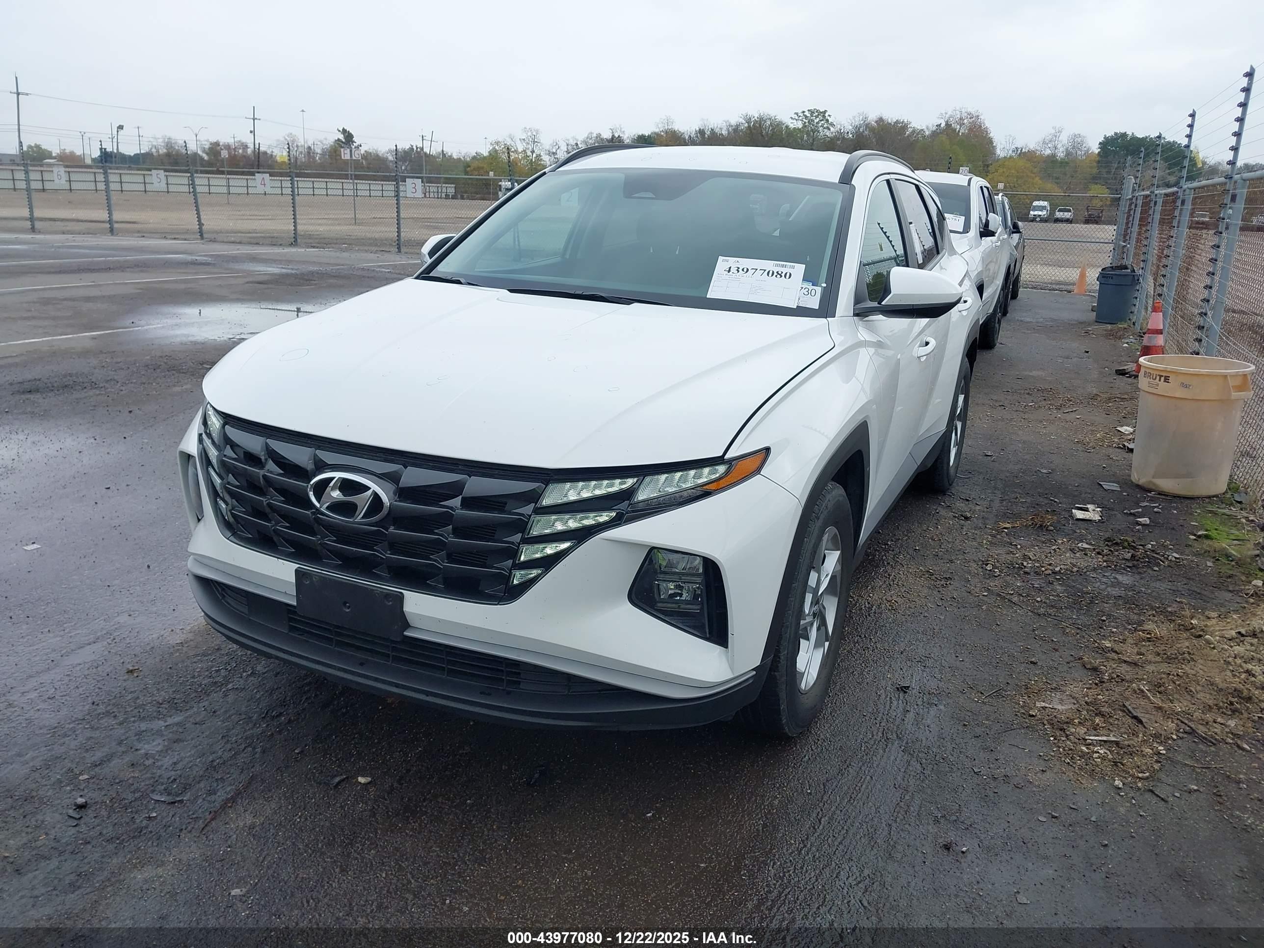 HYUNDAI TUCSON image 2
