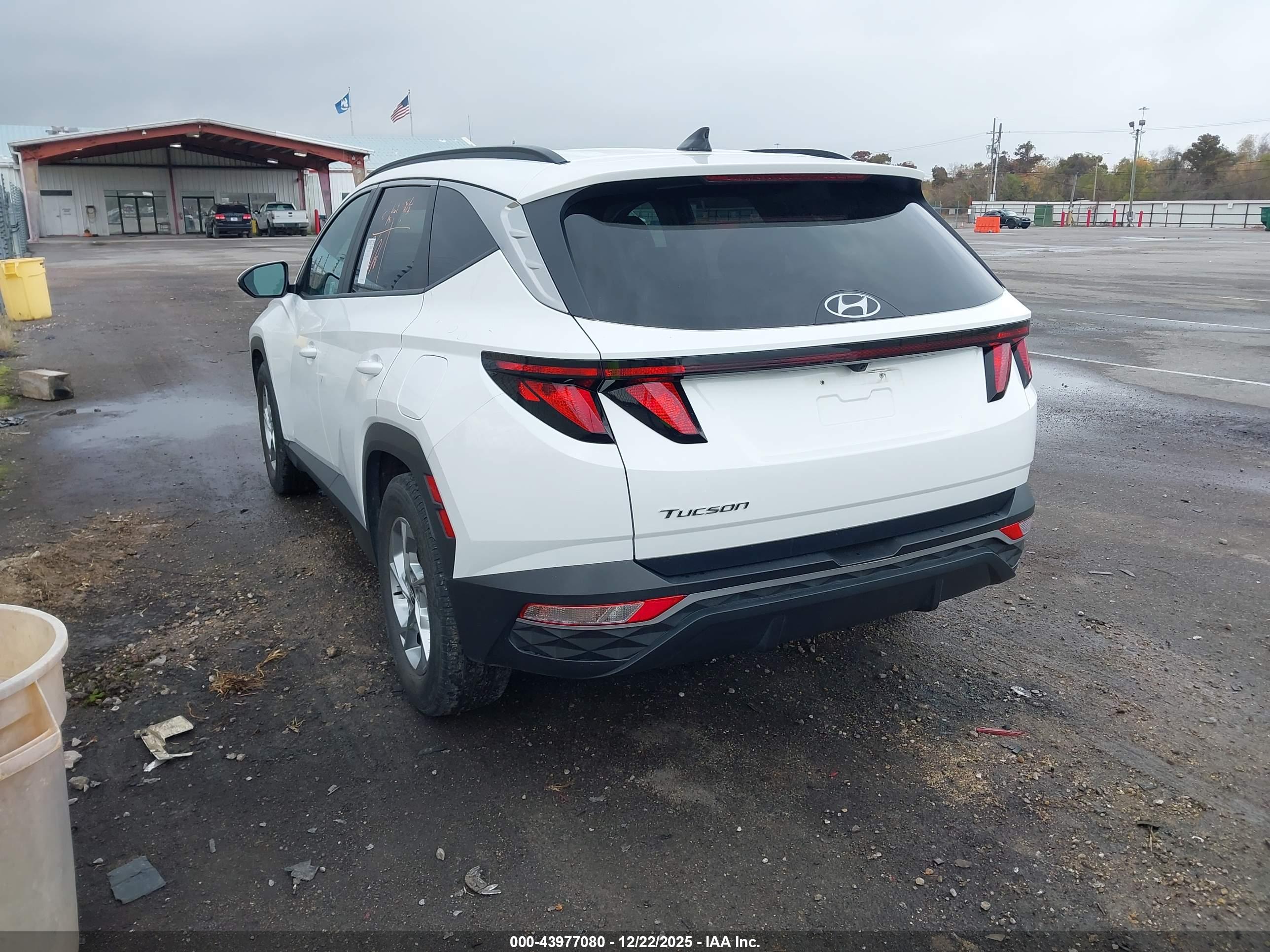 HYUNDAI TUCSON image 3