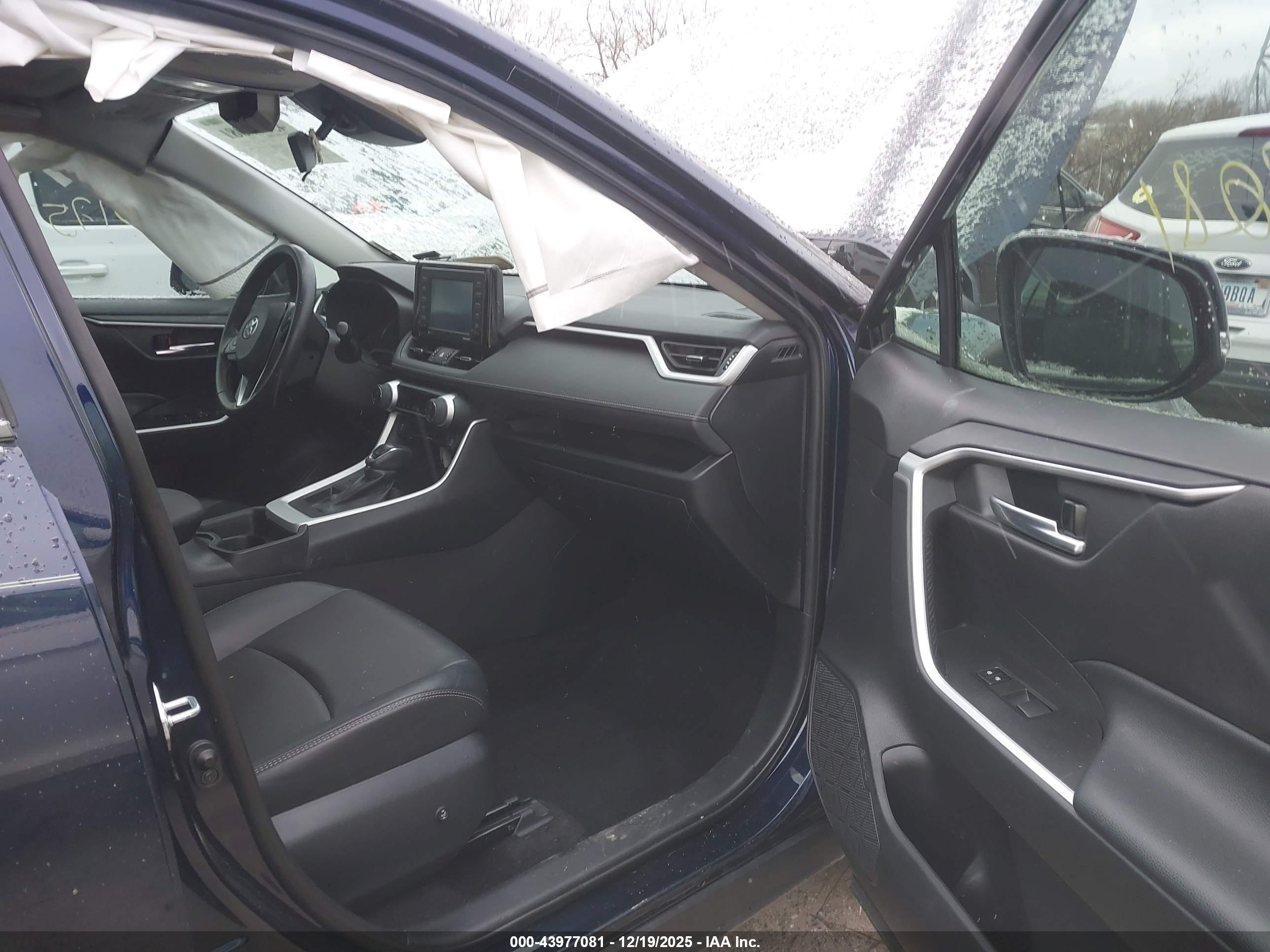 TOYOTA RAV4 image 5