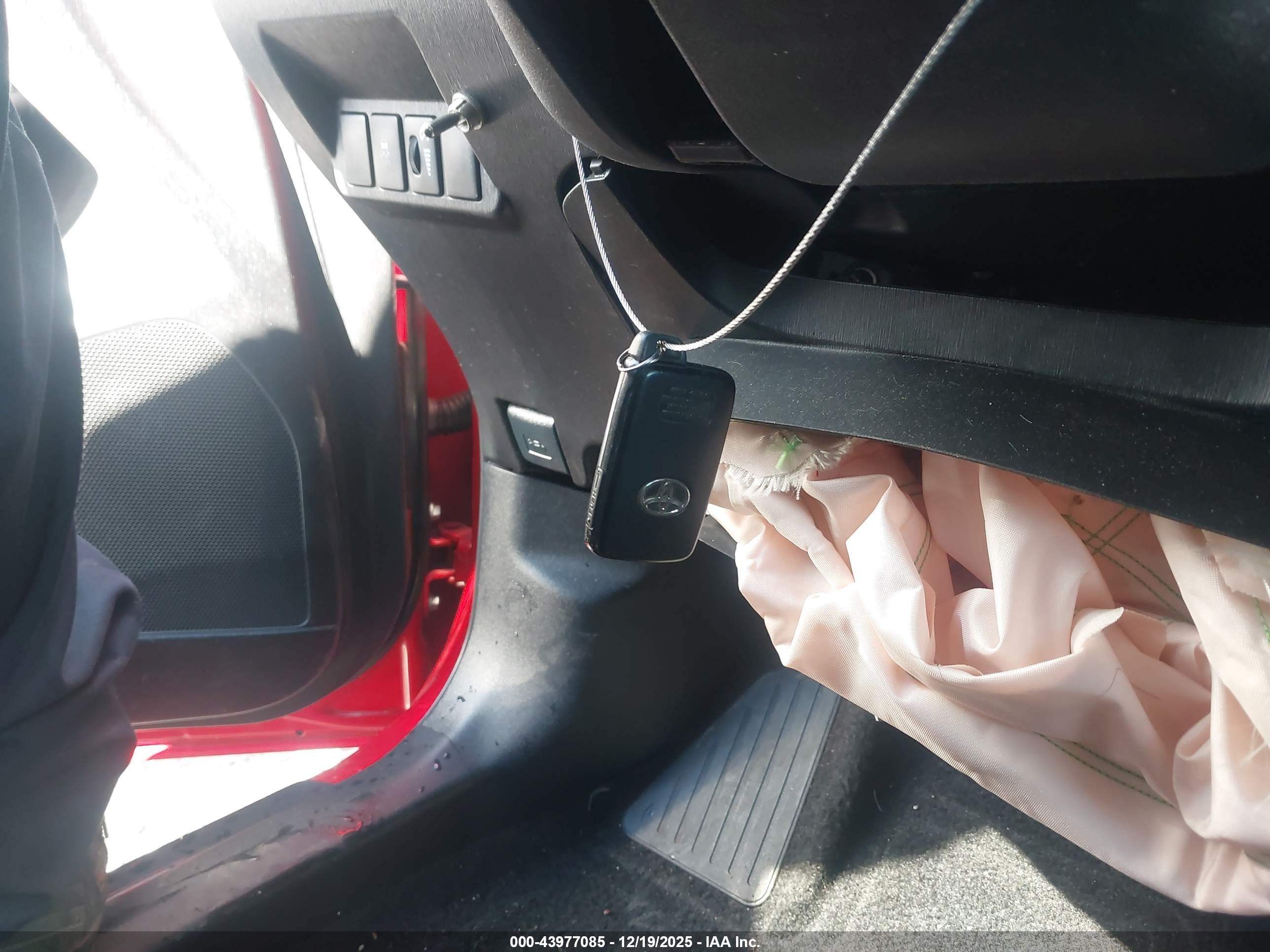 TOYOTA PRIUS image 11