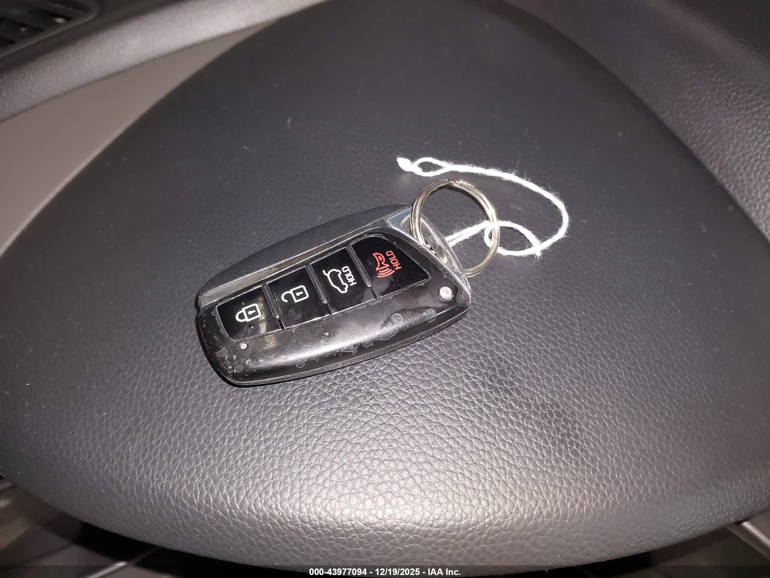 HYUNDAI SANTA image 11