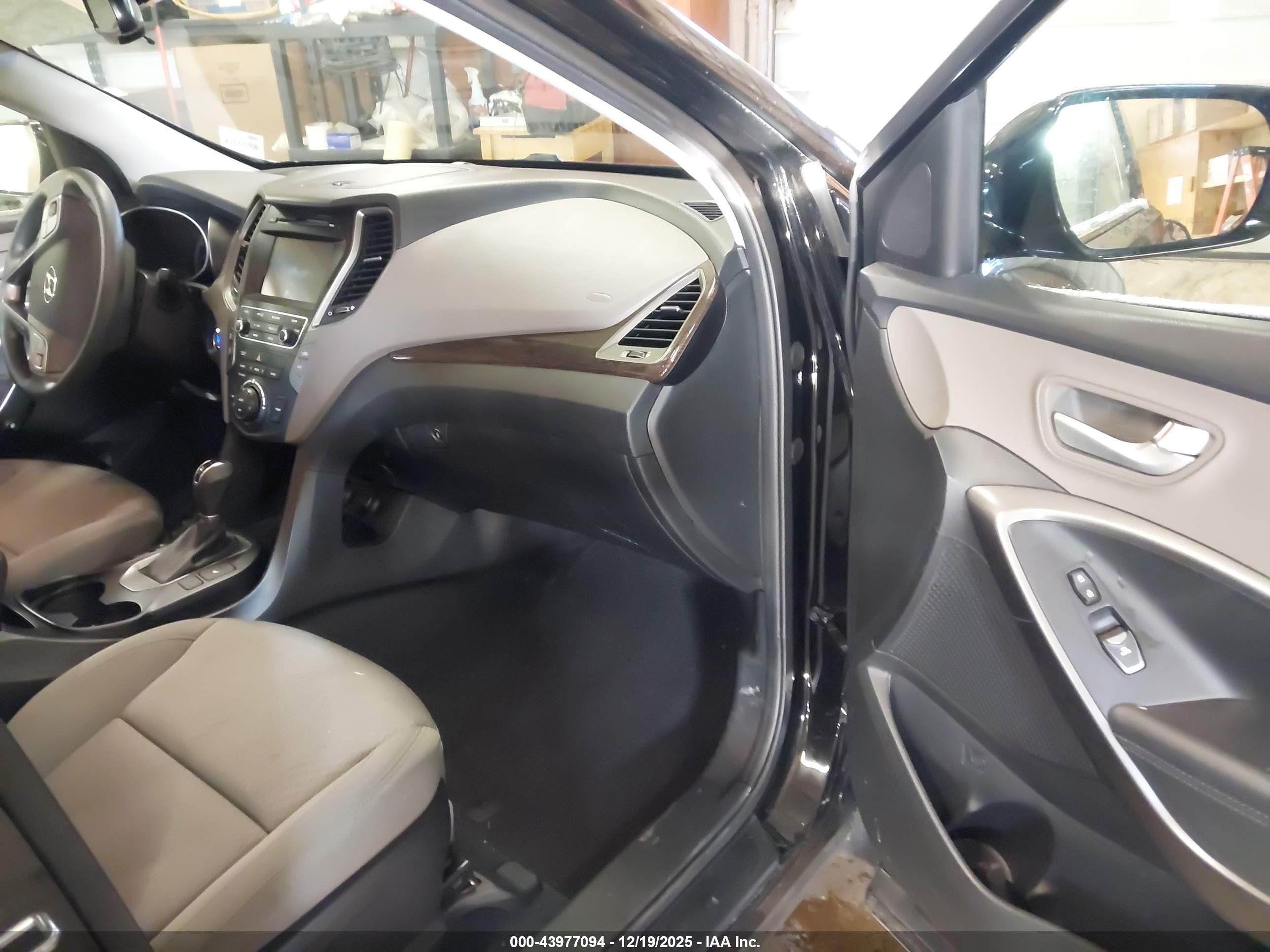 HYUNDAI SANTA image 5
