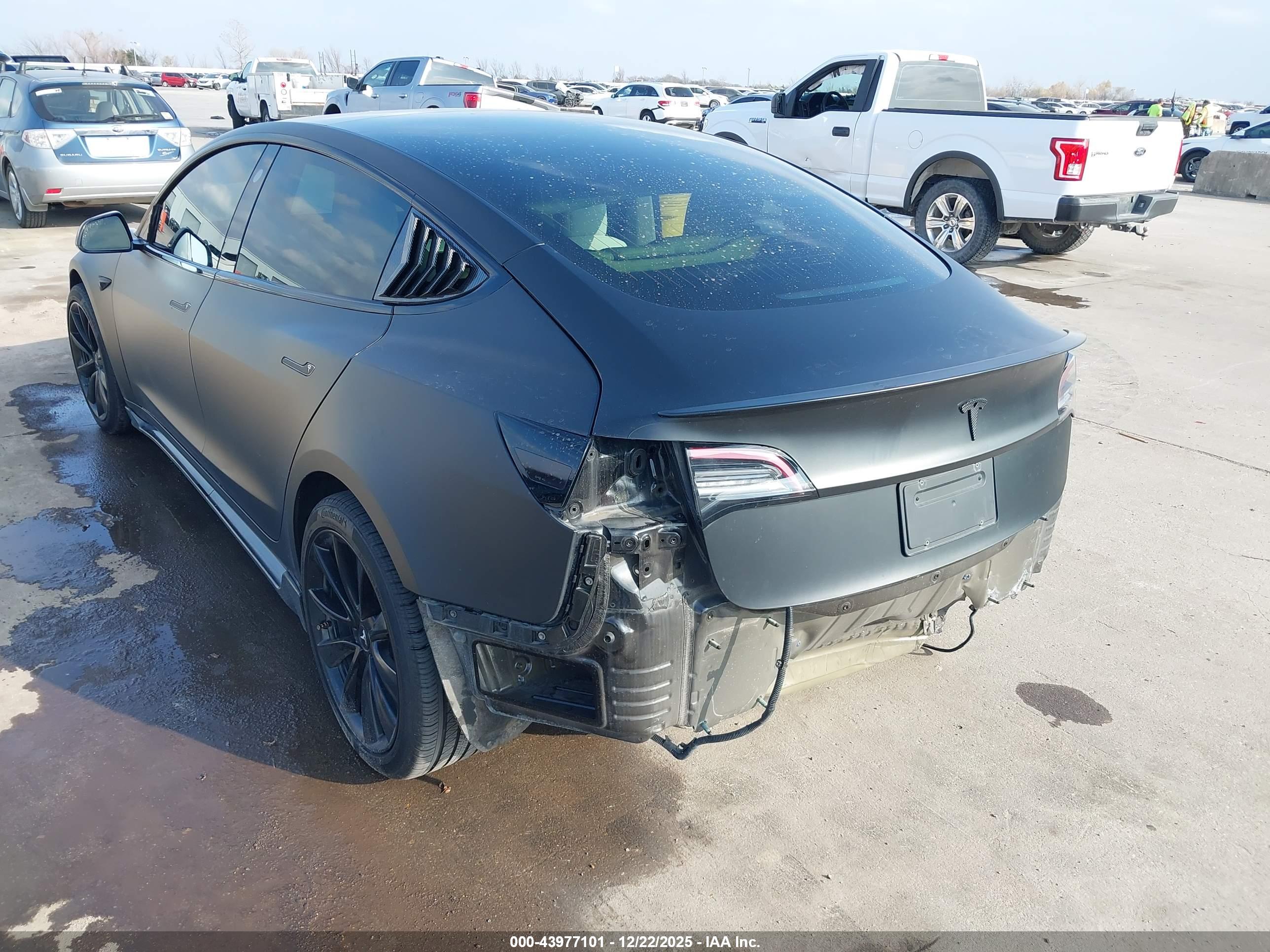 TESLA MODEL image 3
