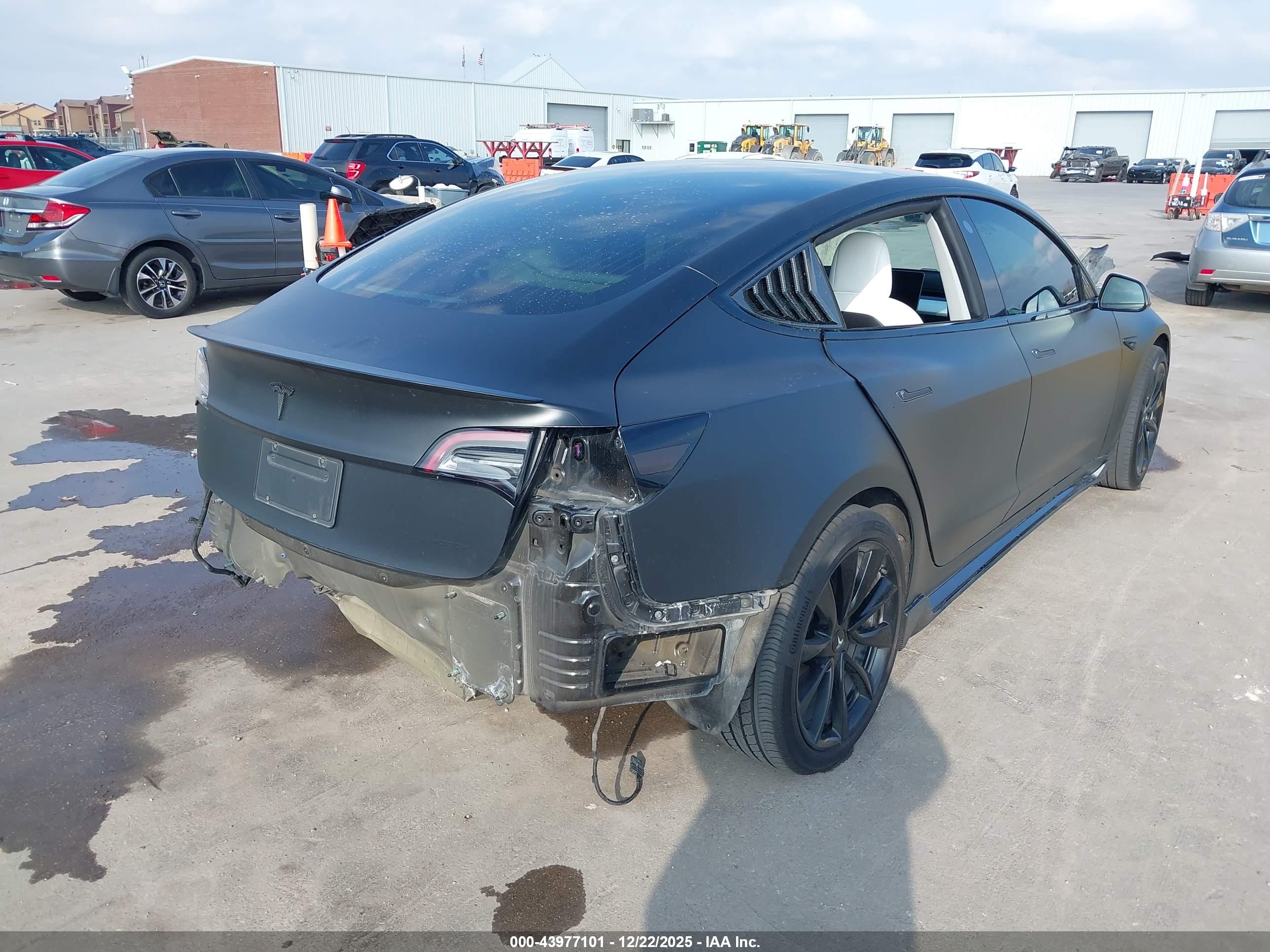 TESLA MODEL image 4