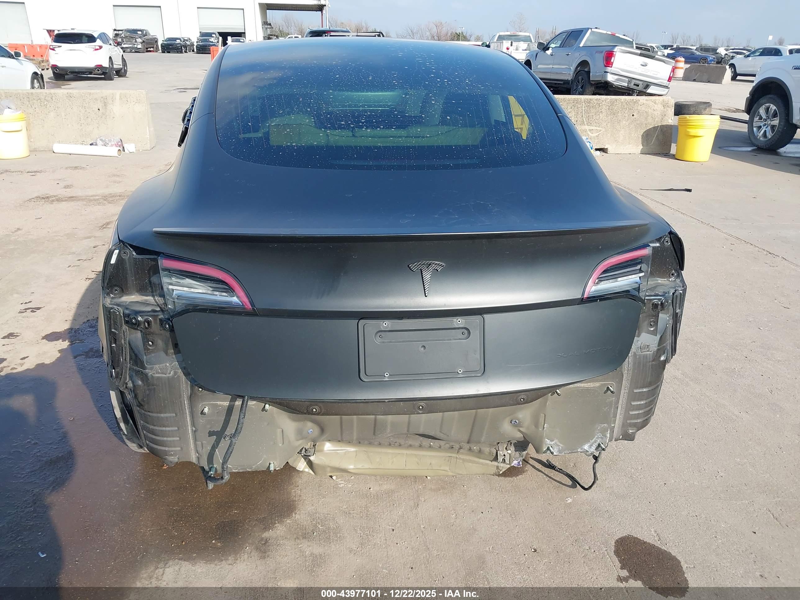 TESLA MODEL image 6