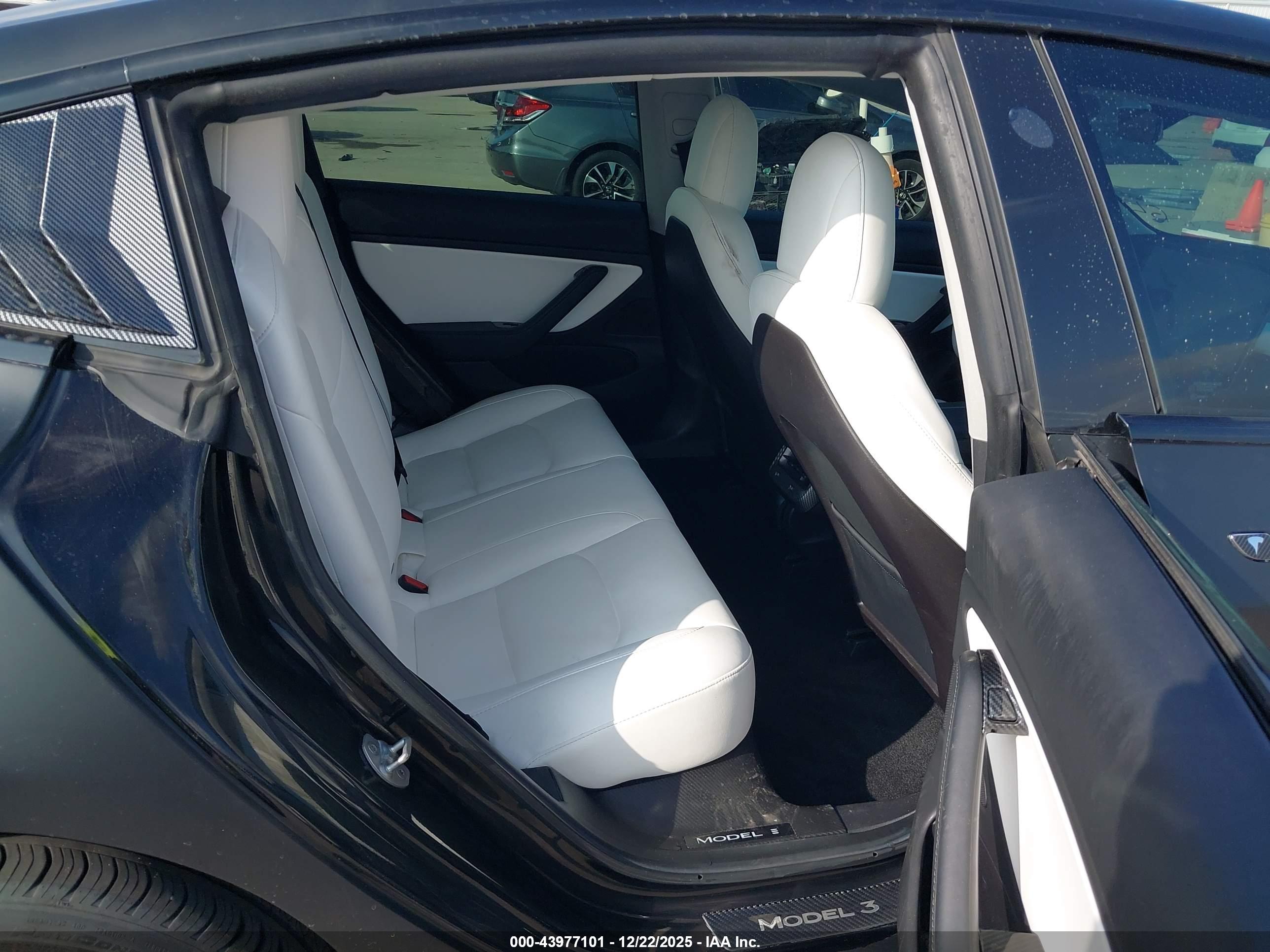 TESLA MODEL image 8