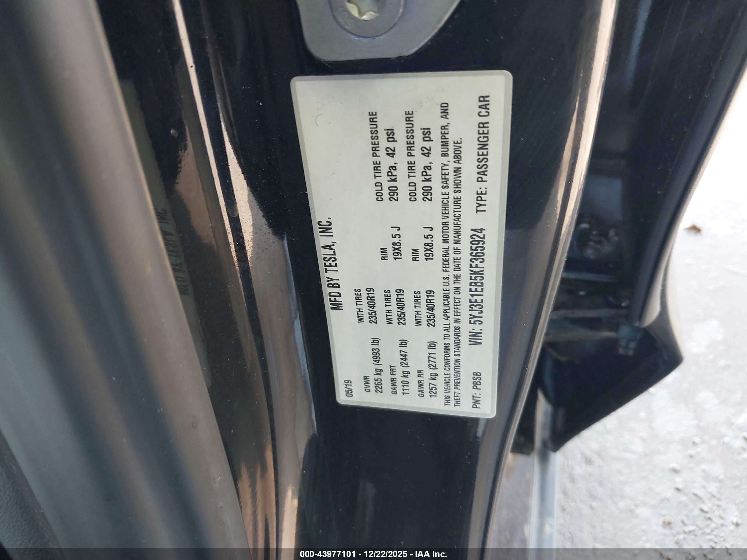 TESLA MODEL image 9