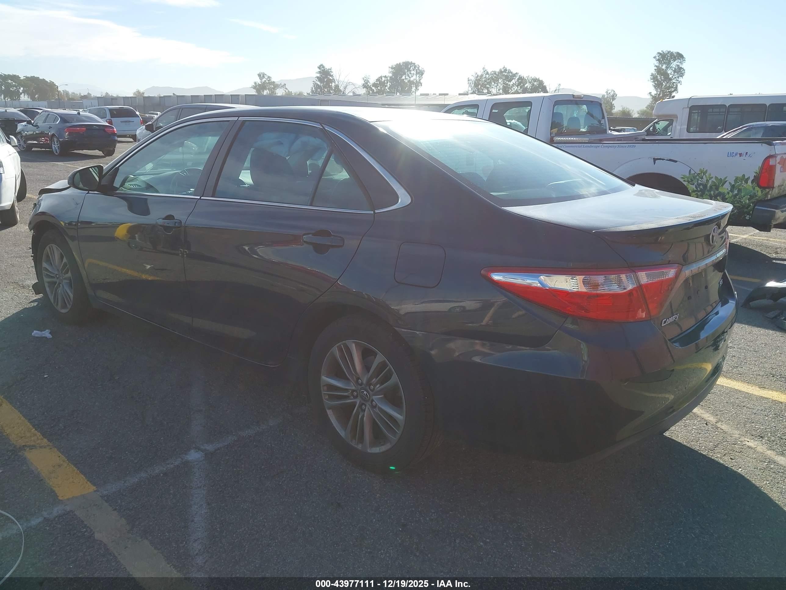 TOYOTA CAMRY image 3