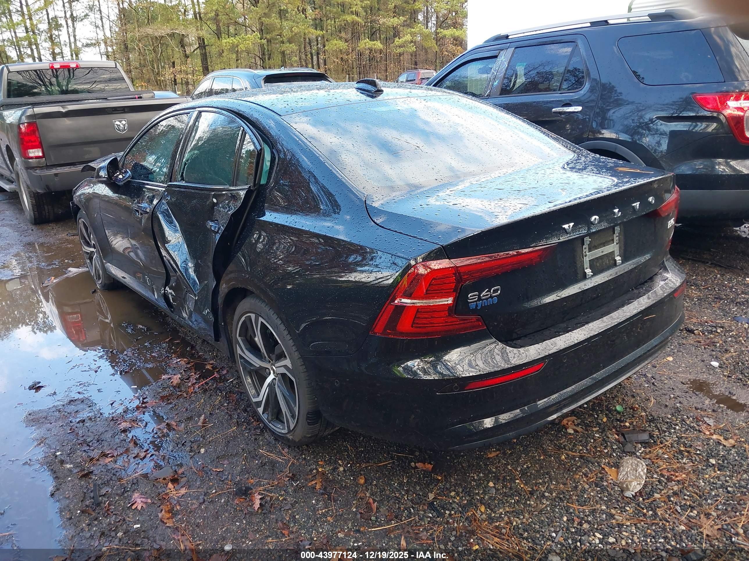 VOLVO S60 image 3