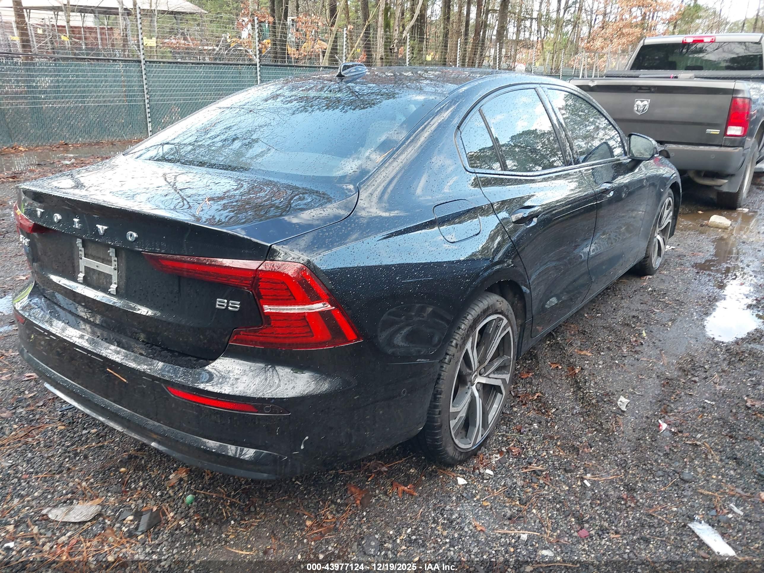 VOLVO S60 image 4