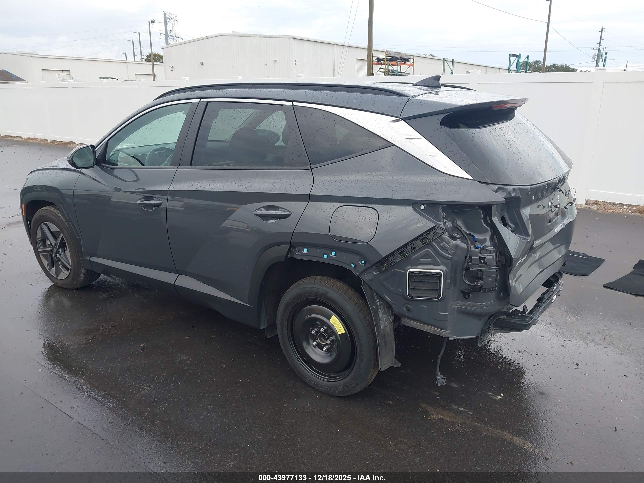 HYUNDAI TUCSON image 3