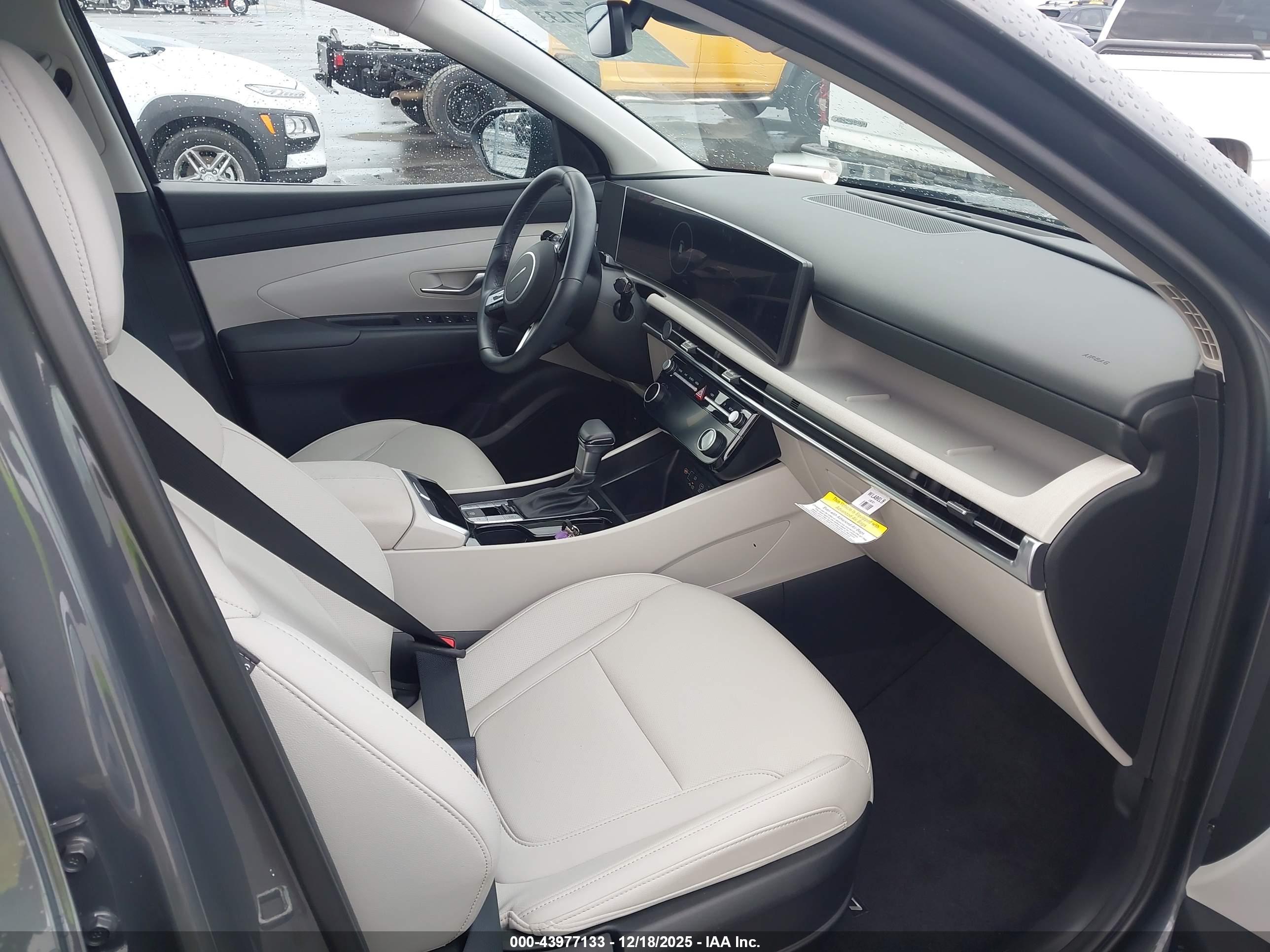 HYUNDAI TUCSON image 5