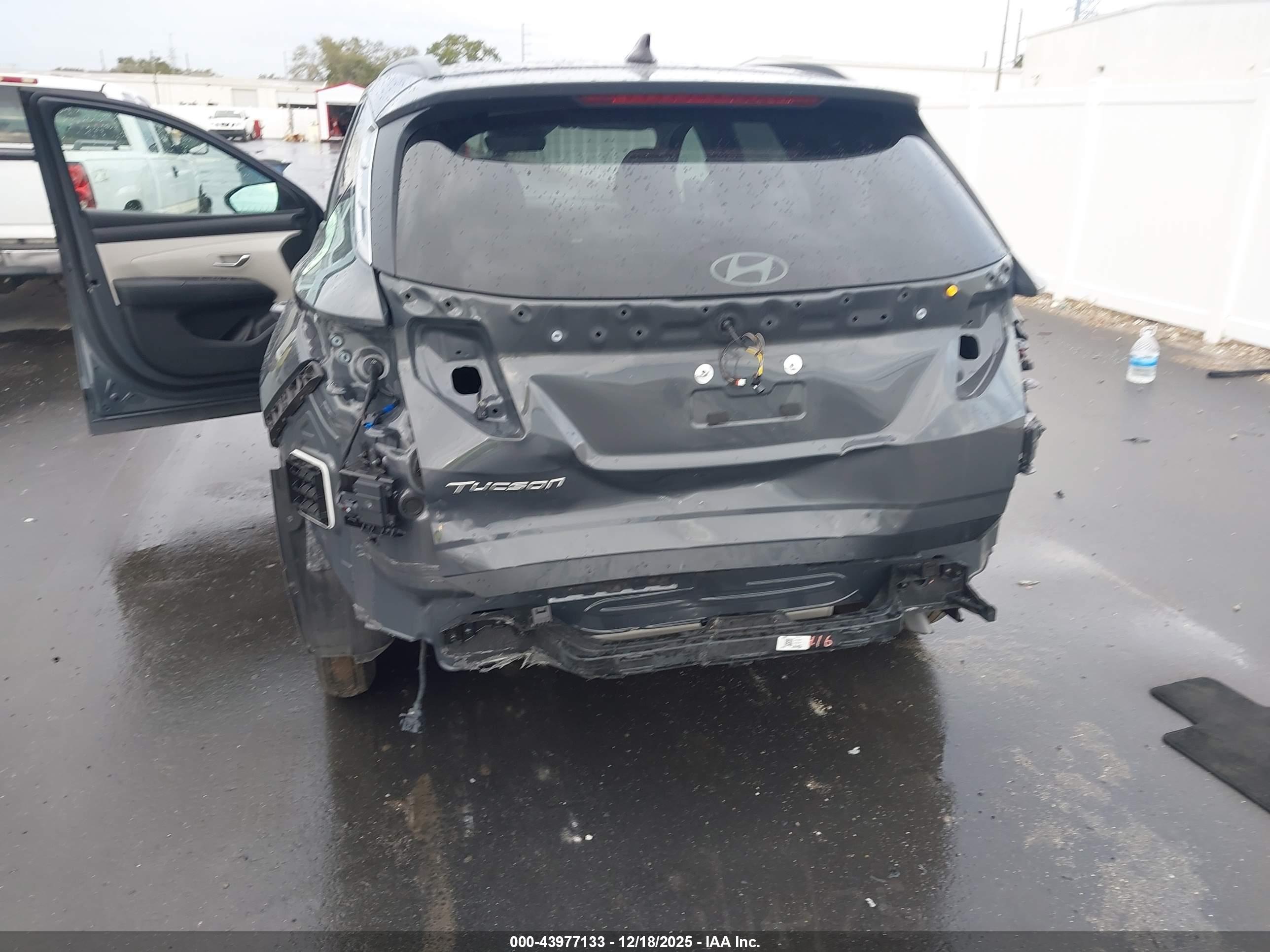 HYUNDAI TUCSON image 6