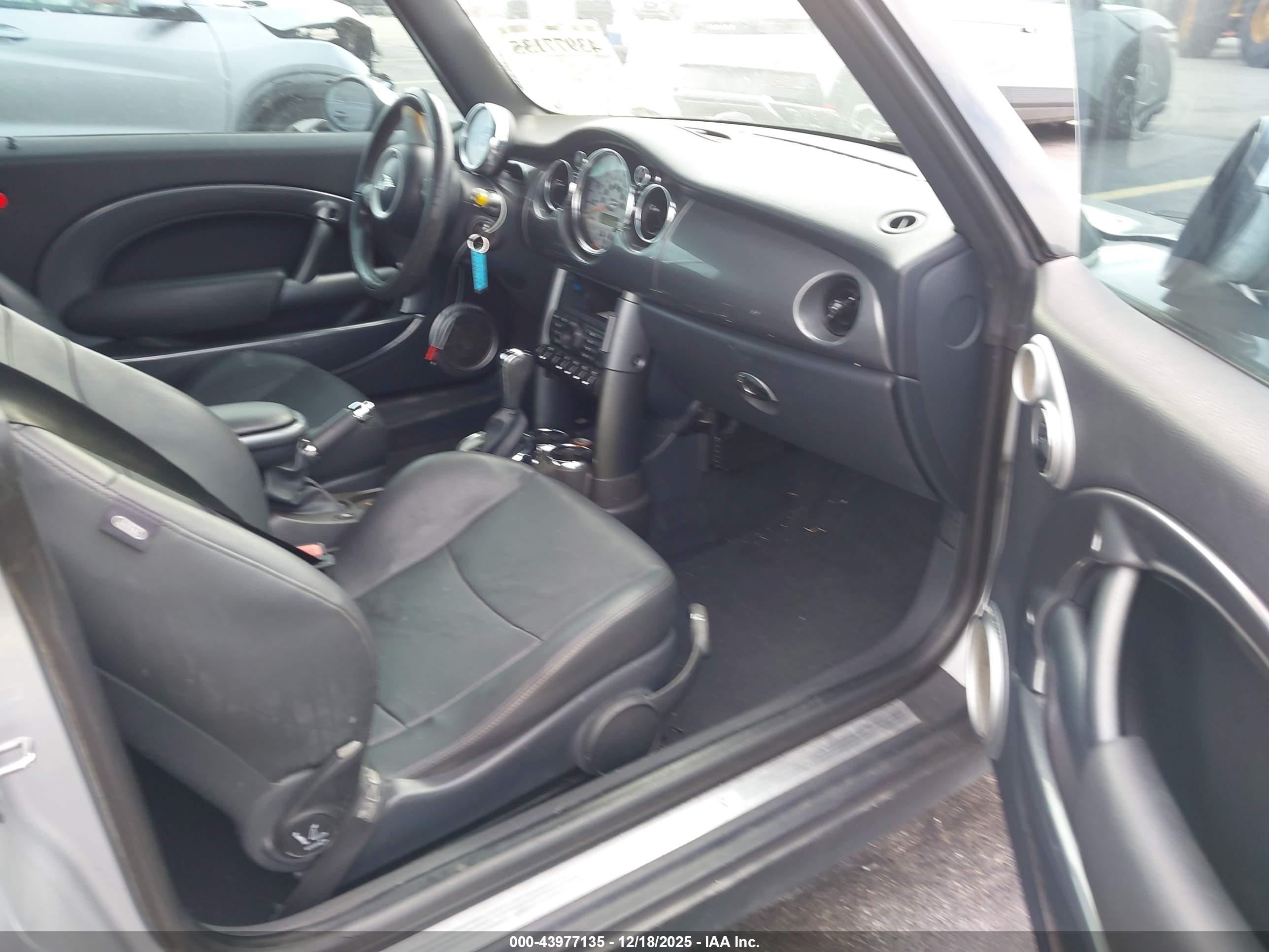 MINI COOPER image 5
