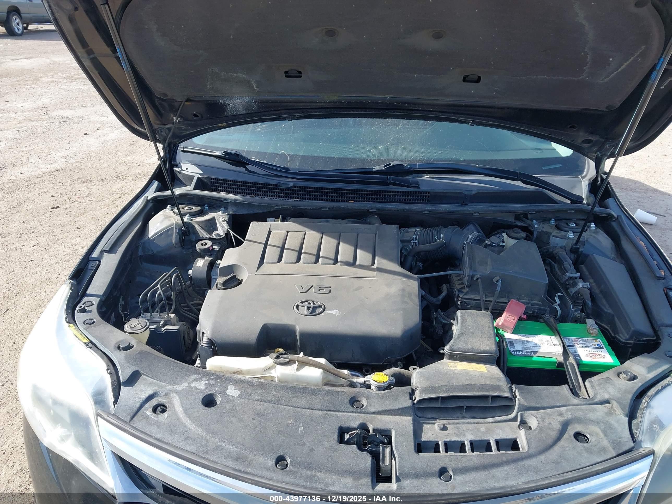 TOYOTA AVALON image 10