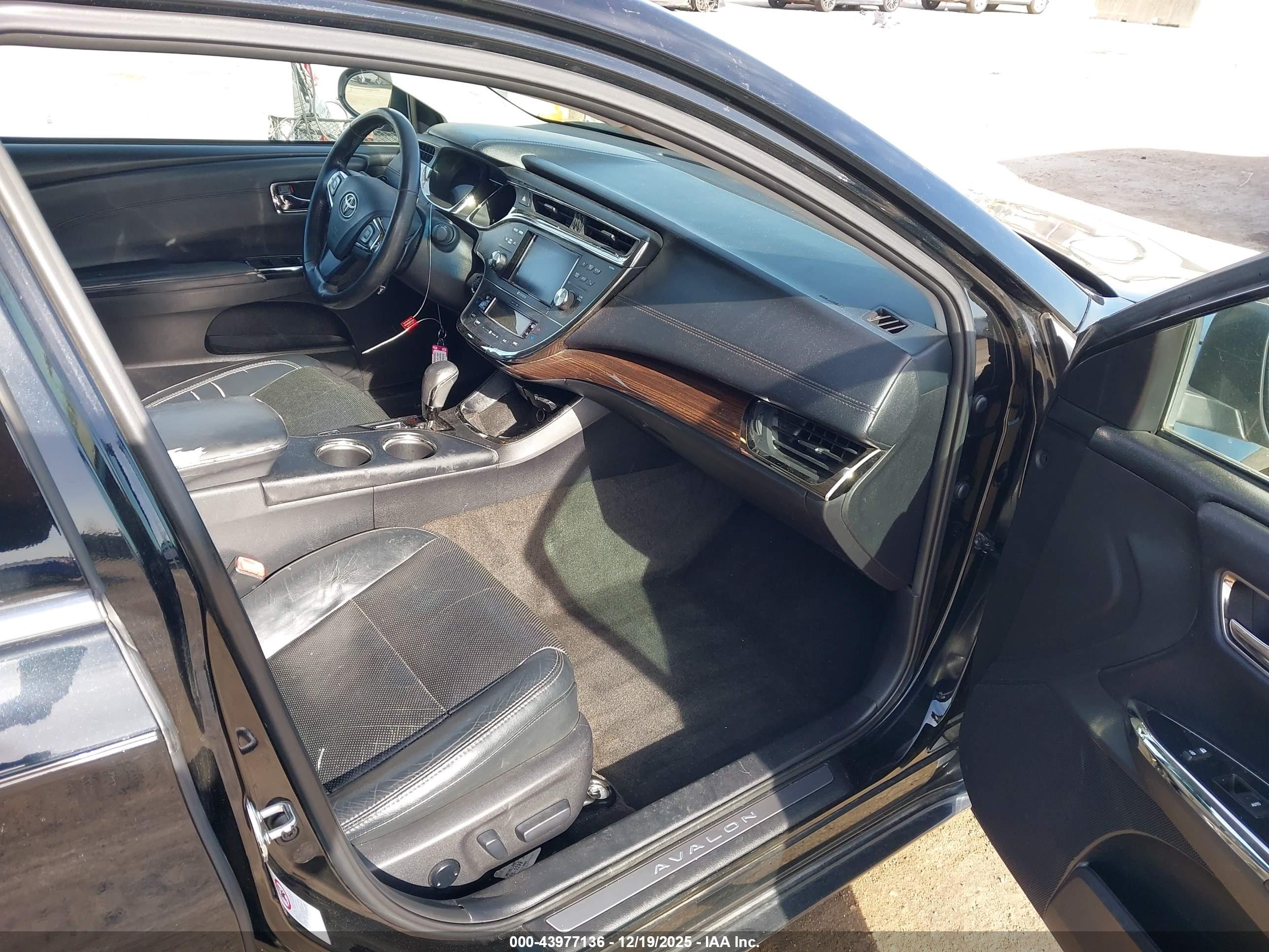 TOYOTA AVALON image 5