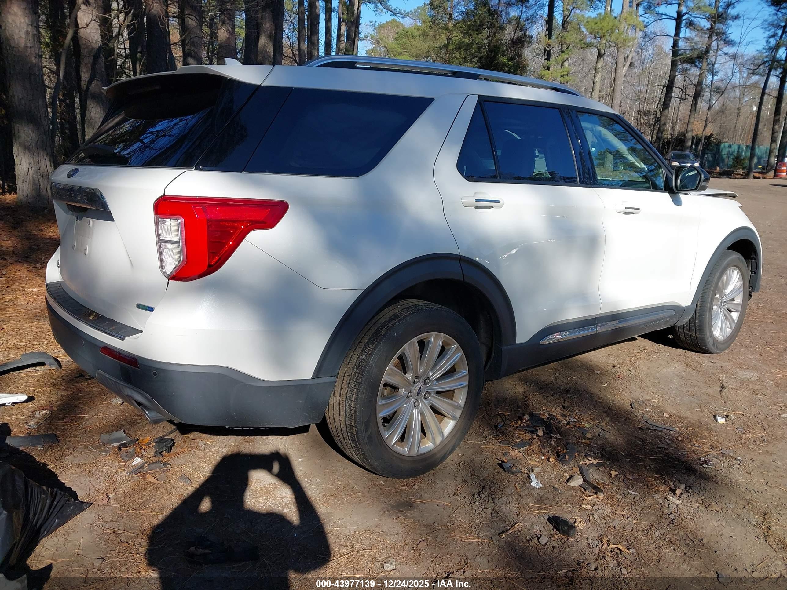 FORD EXPLORER image 4