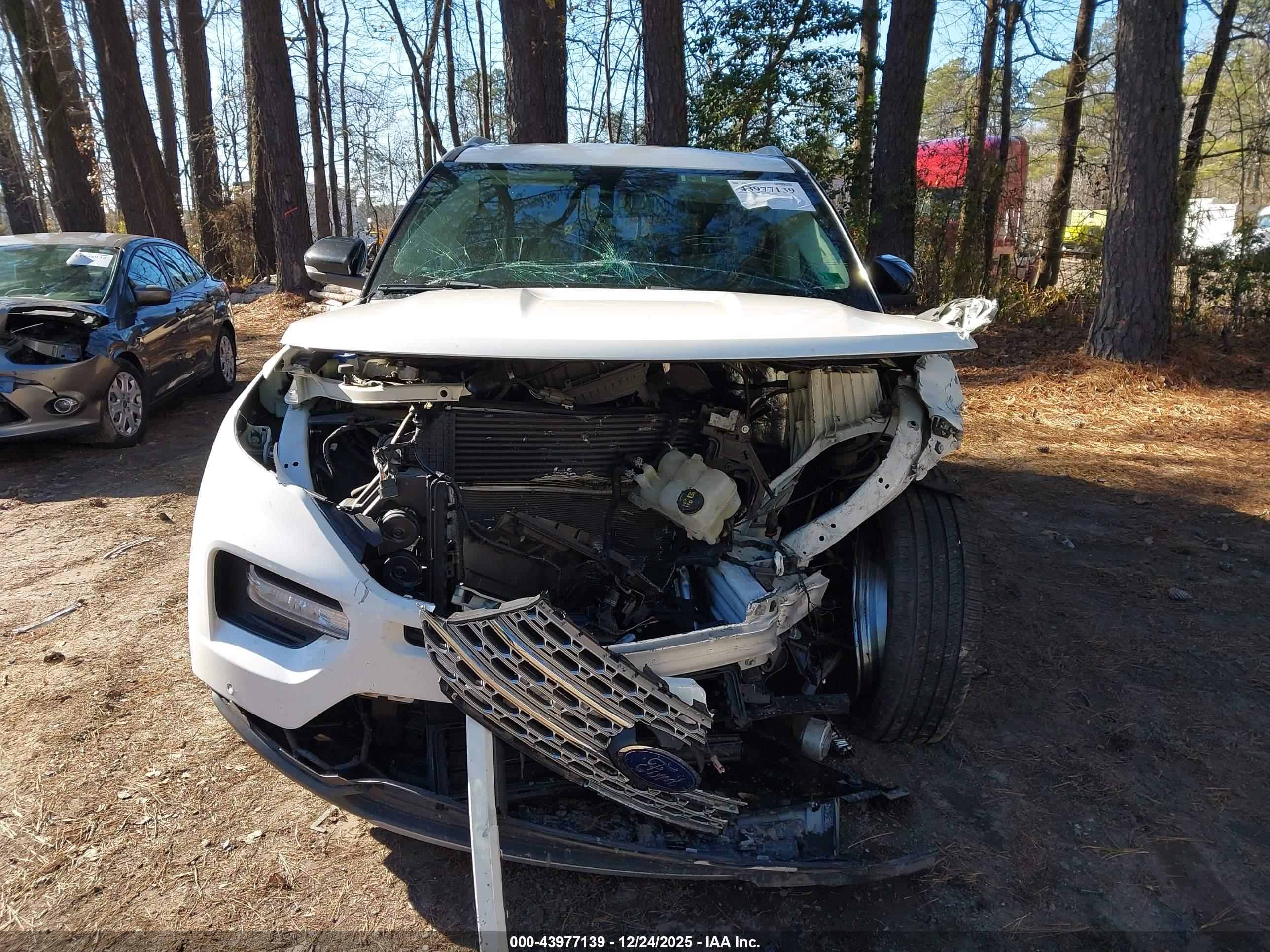 FORD EXPLORER image 6