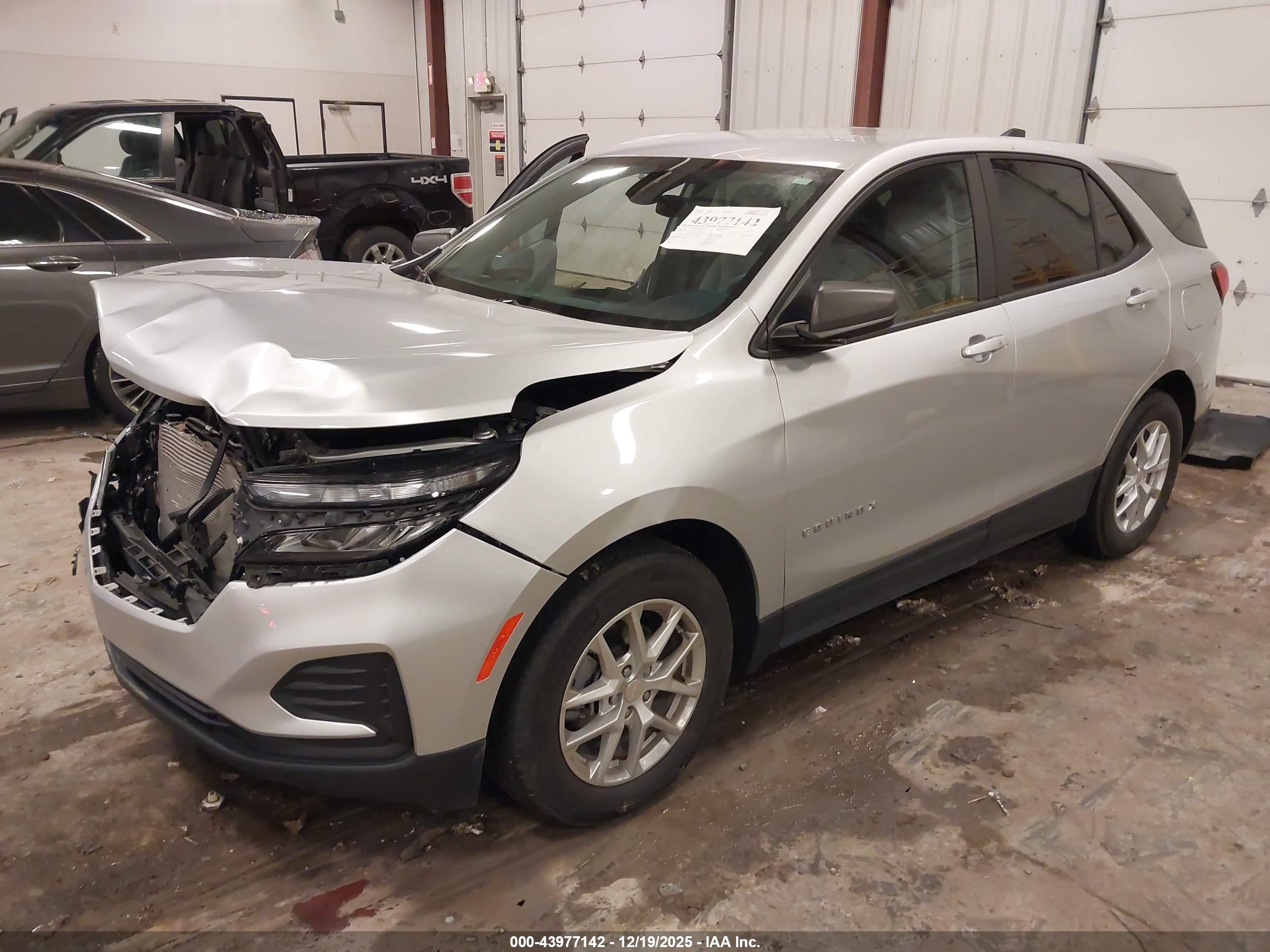 CHEVROLET EQUINOX image 2