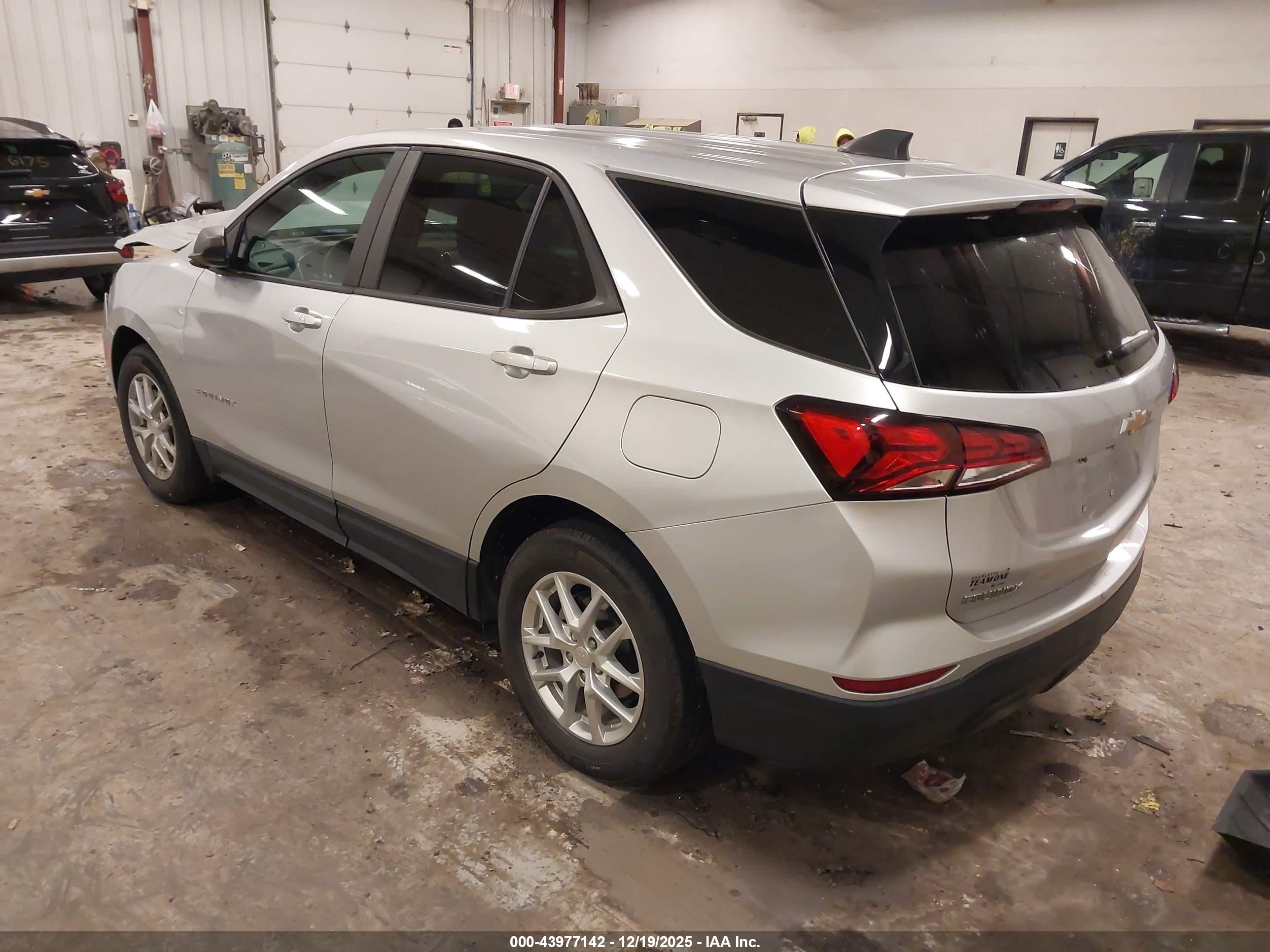 CHEVROLET EQUINOX image 3