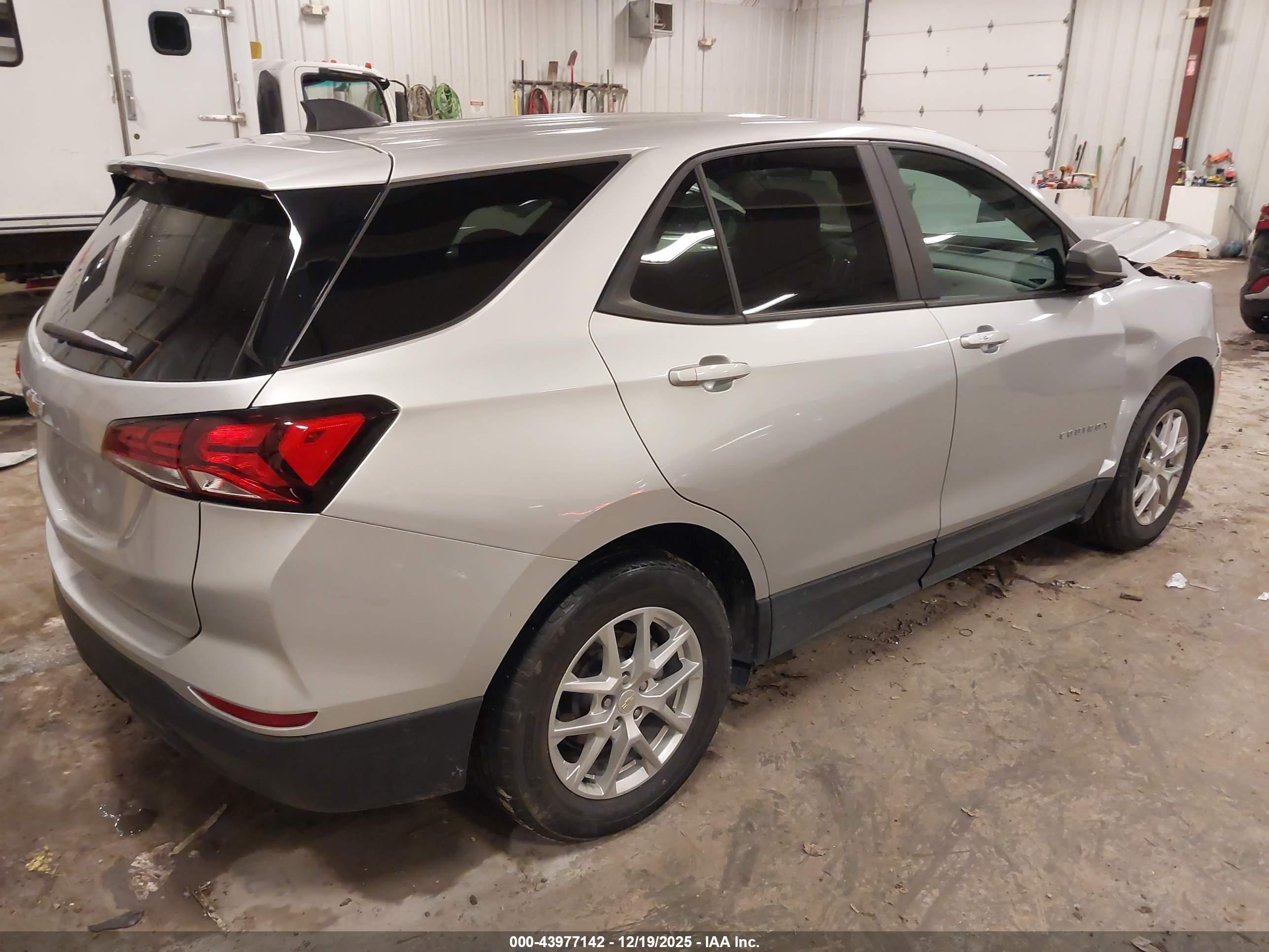 CHEVROLET EQUINOX image 4