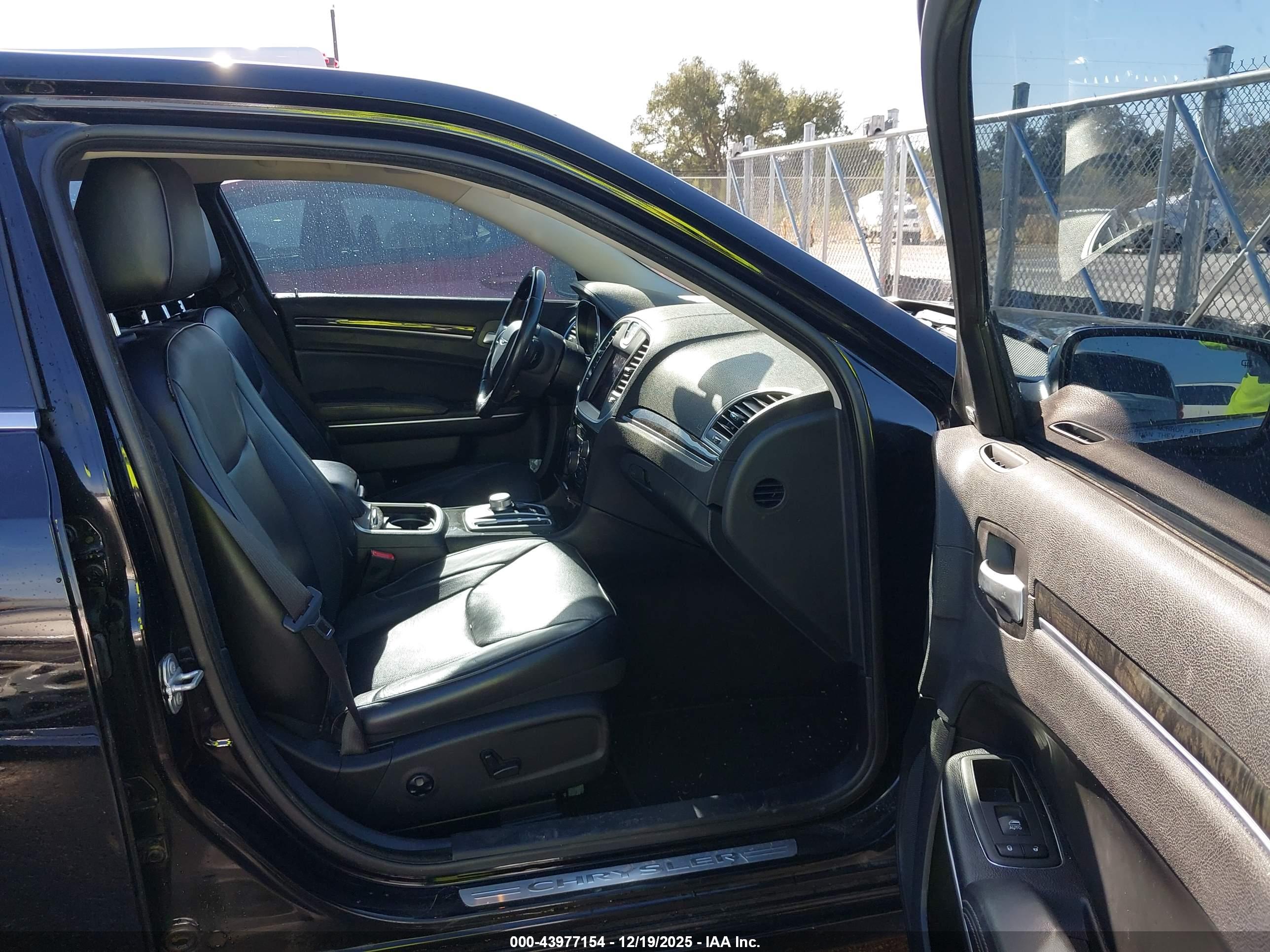 CHRYSLER 300C image 5