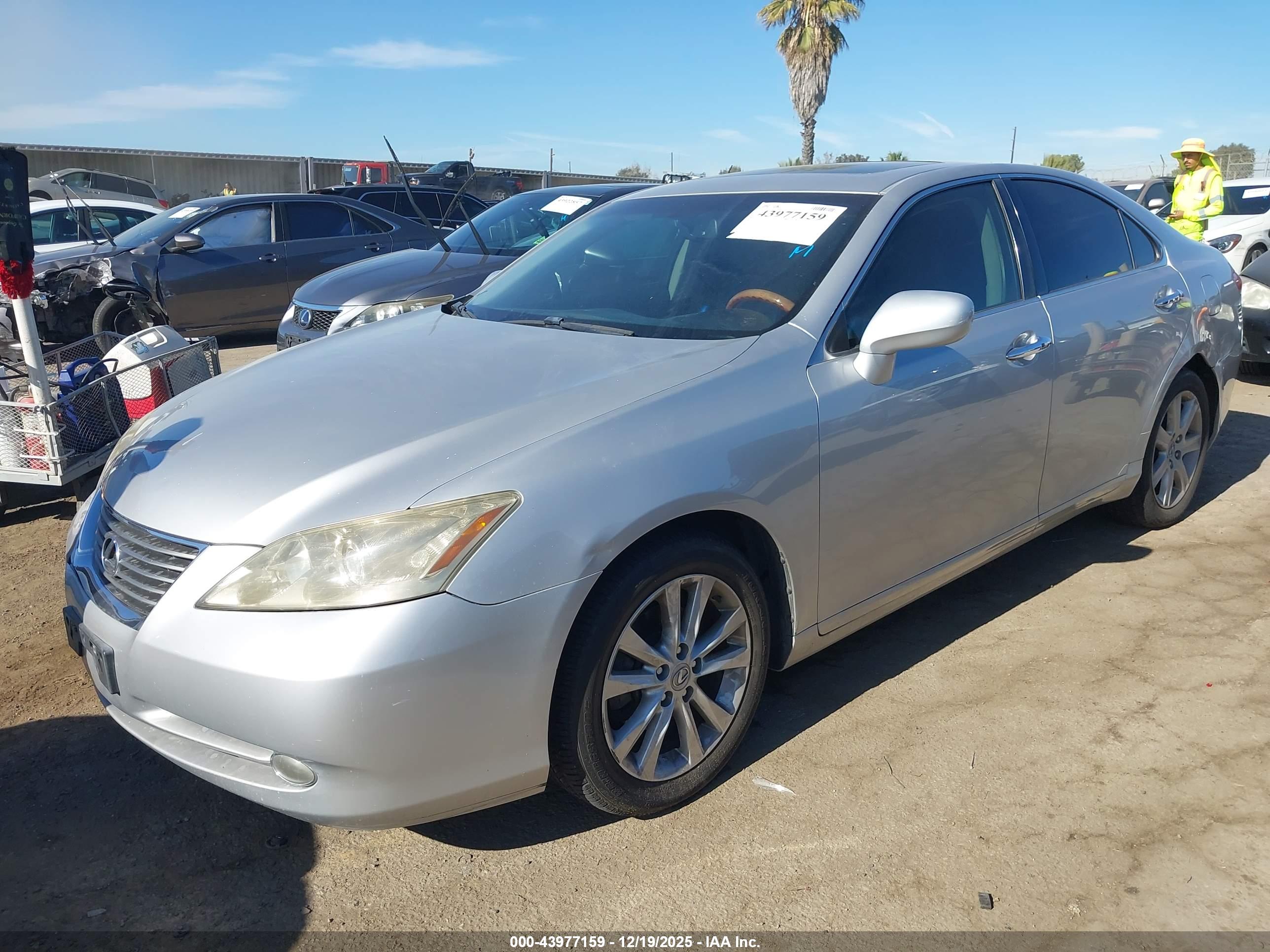 LEXUS ES image 2