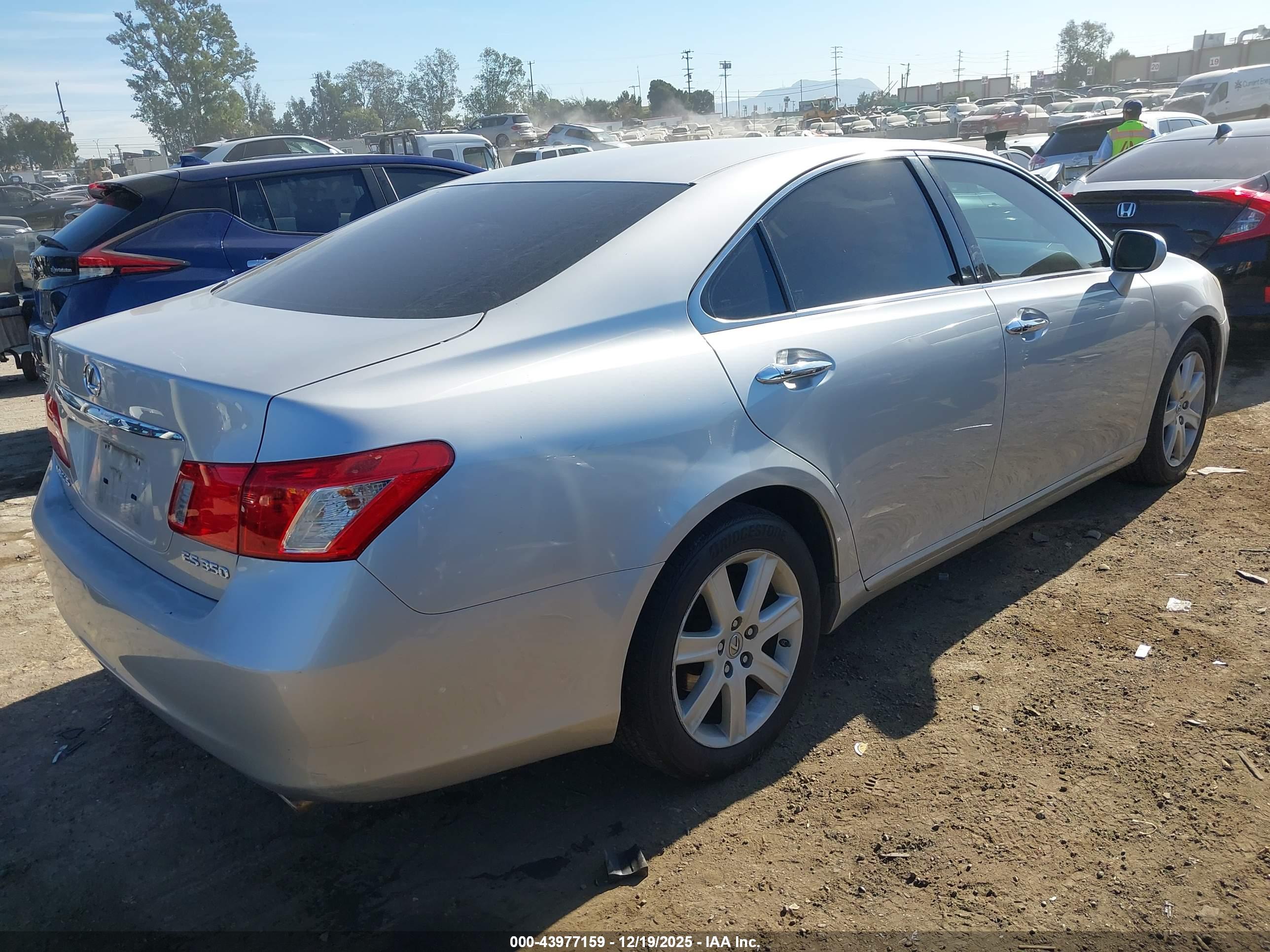 LEXUS ES image 4